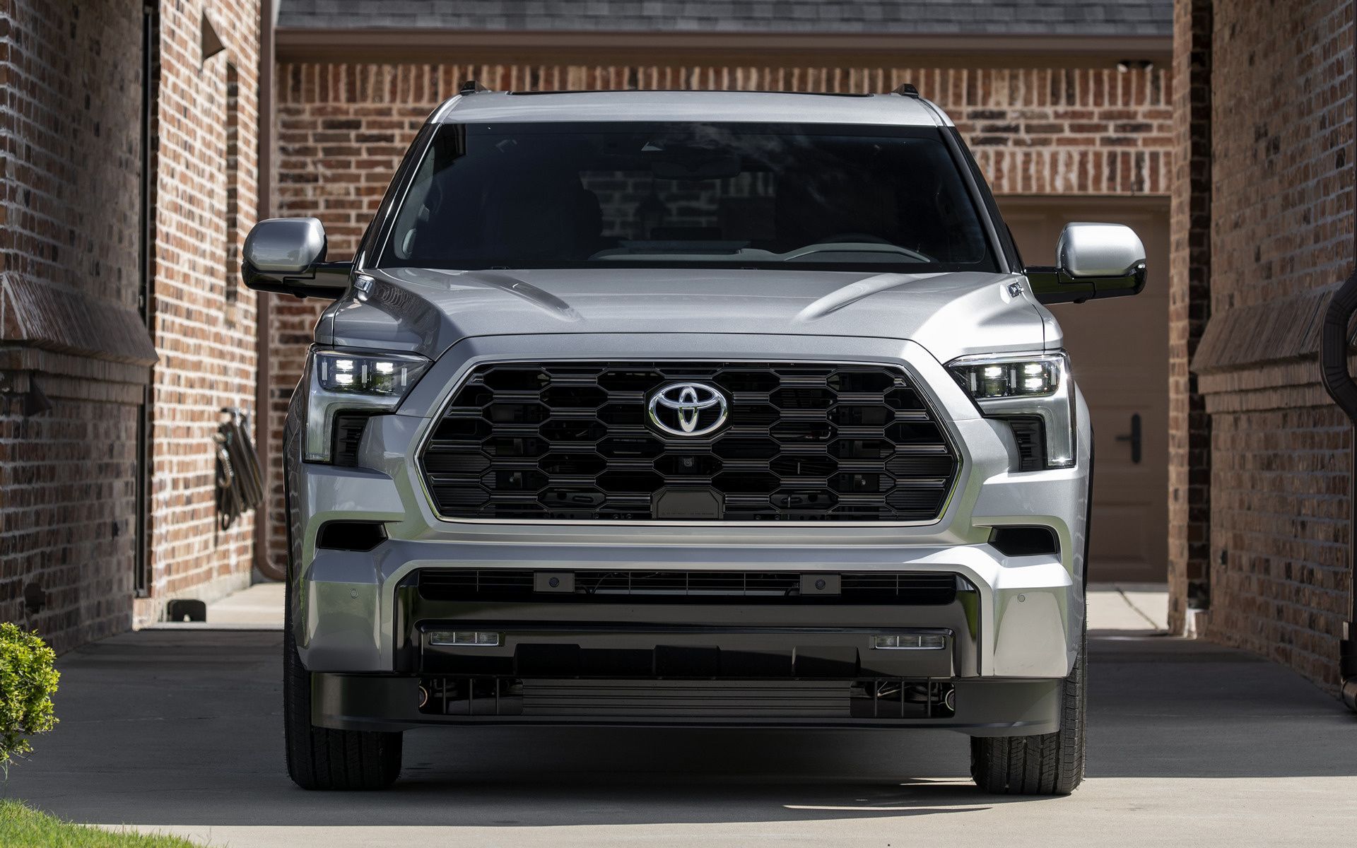 1920x1200 Toyota Sequoia Platinum and HD Image