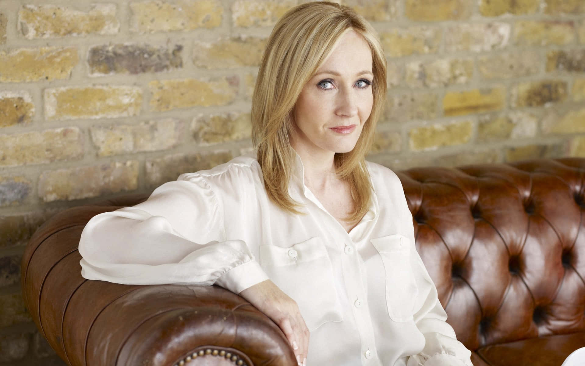 1920x1200 Download J.K. Rowling Smiling at an Event Wallpaper