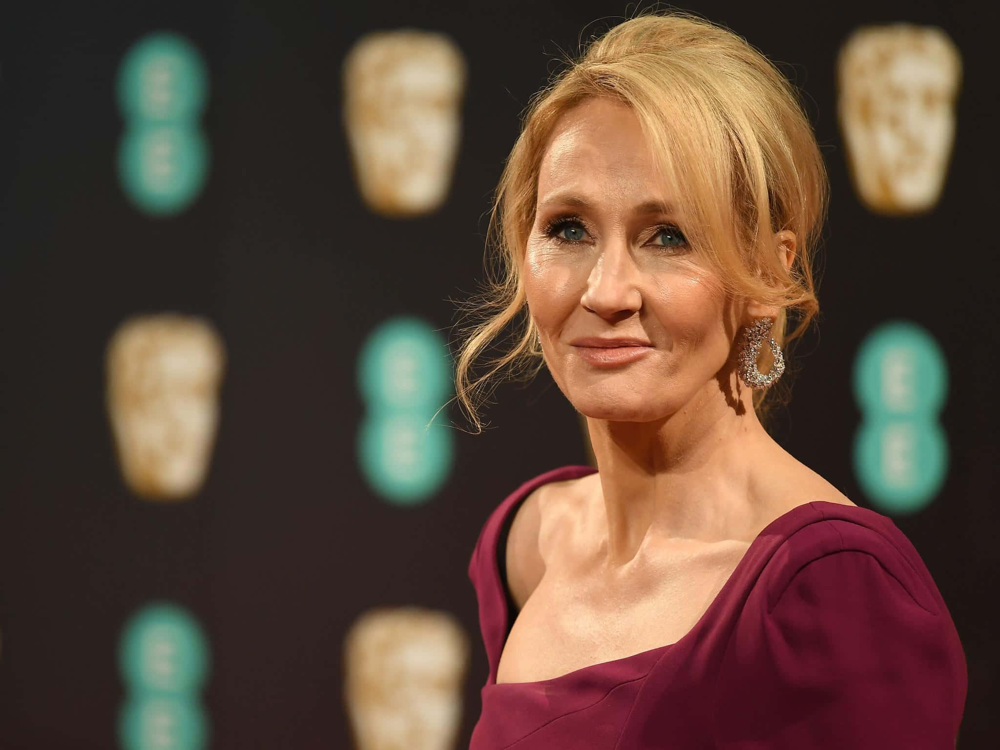 2048x1536 Download J.K. Rowling, Renowned Author of the Harry Potter Series Wallpaper