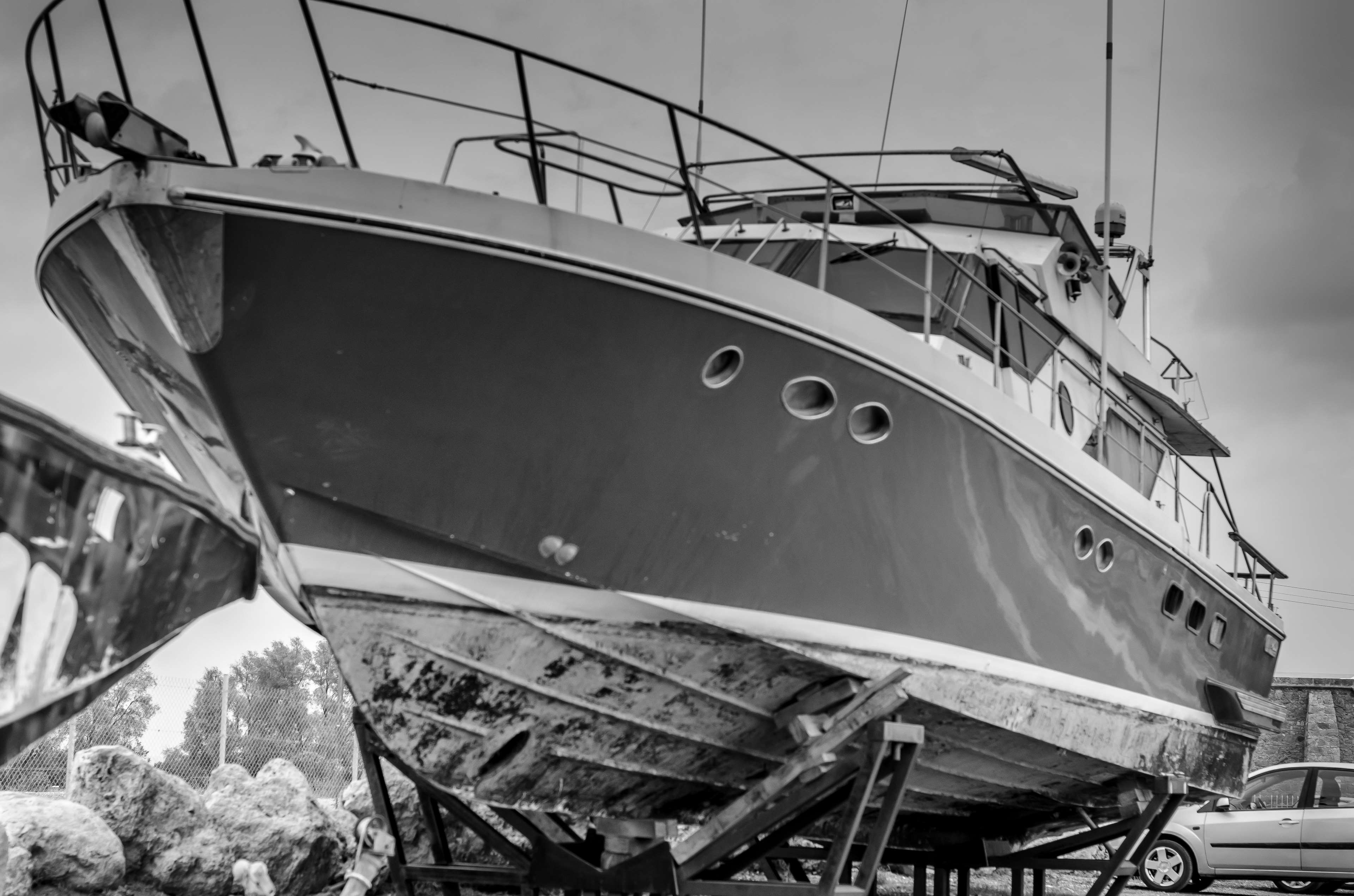 3840x2543 blackwhite, black and white, boat, onshore, yacht 4k