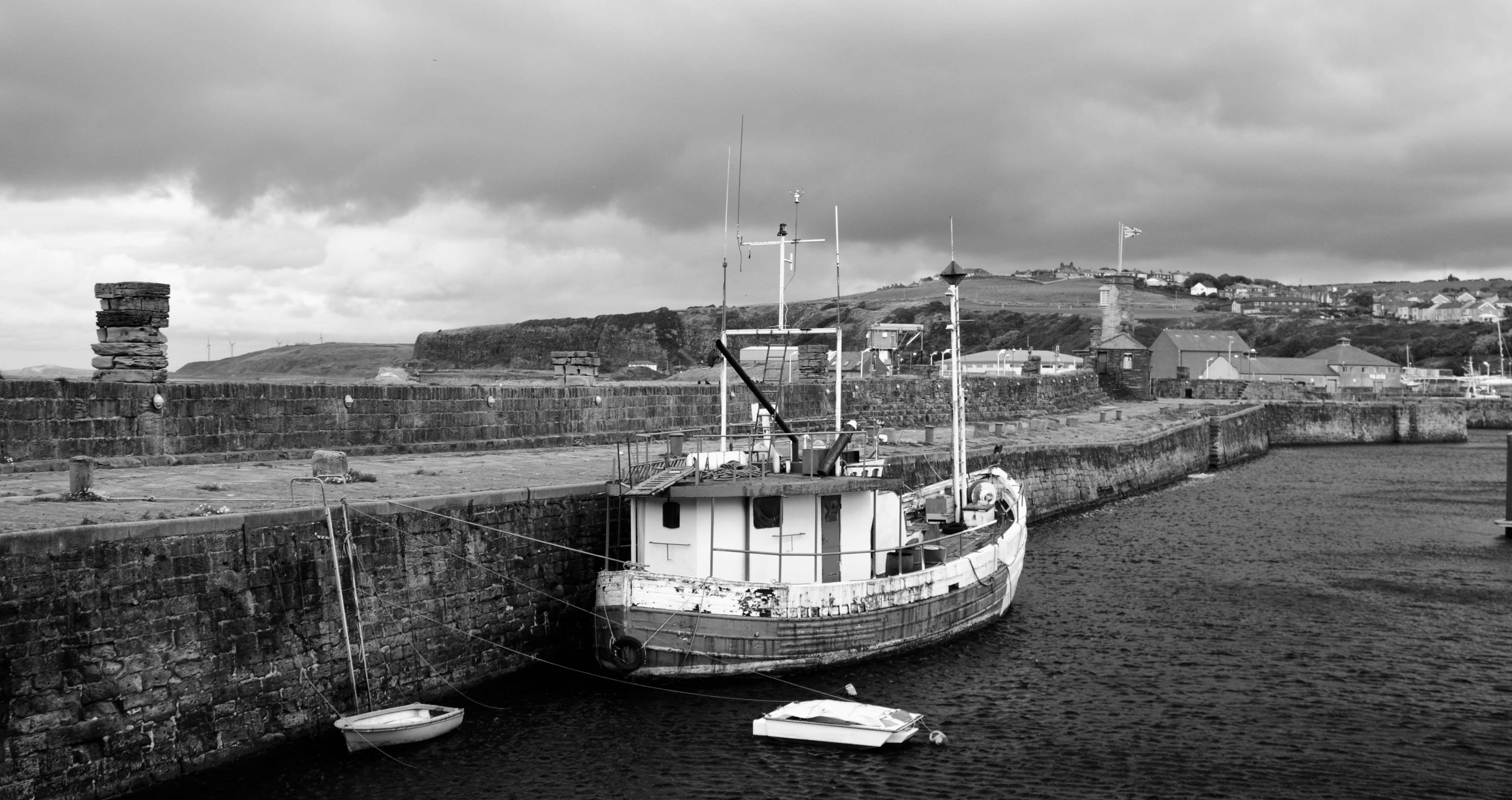 3840x2031 bay, black and white, boat, dock, fishing boat