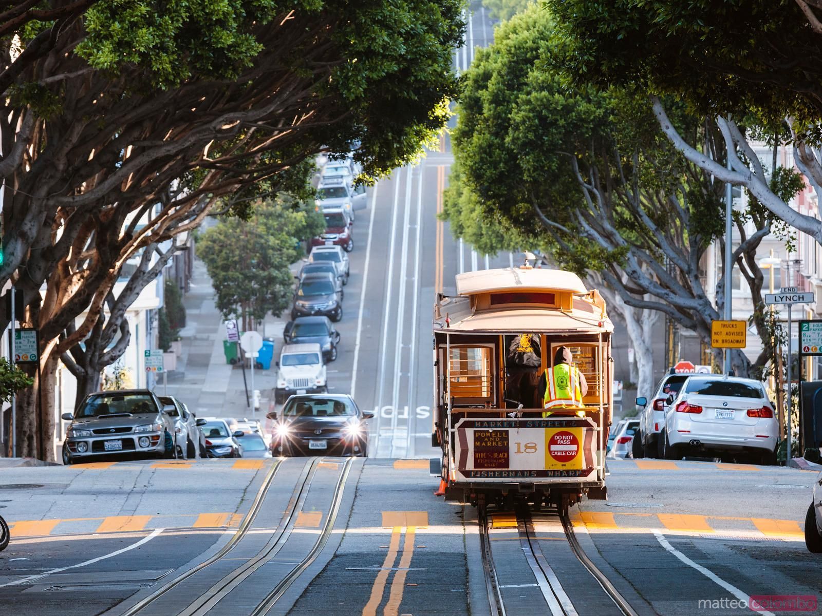 1600x1200 Cable car on the hills of San Francisco, California, USA. Royalty Free Image