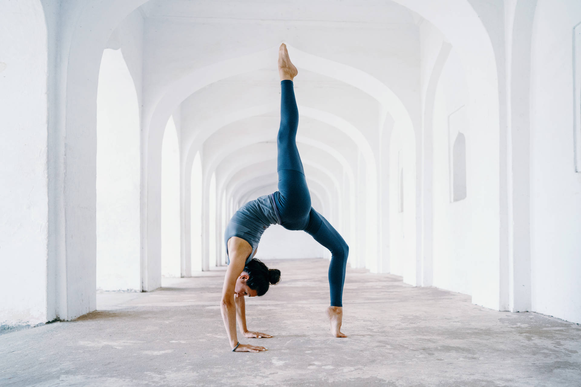 1920x1281 Yoga Wallpaper