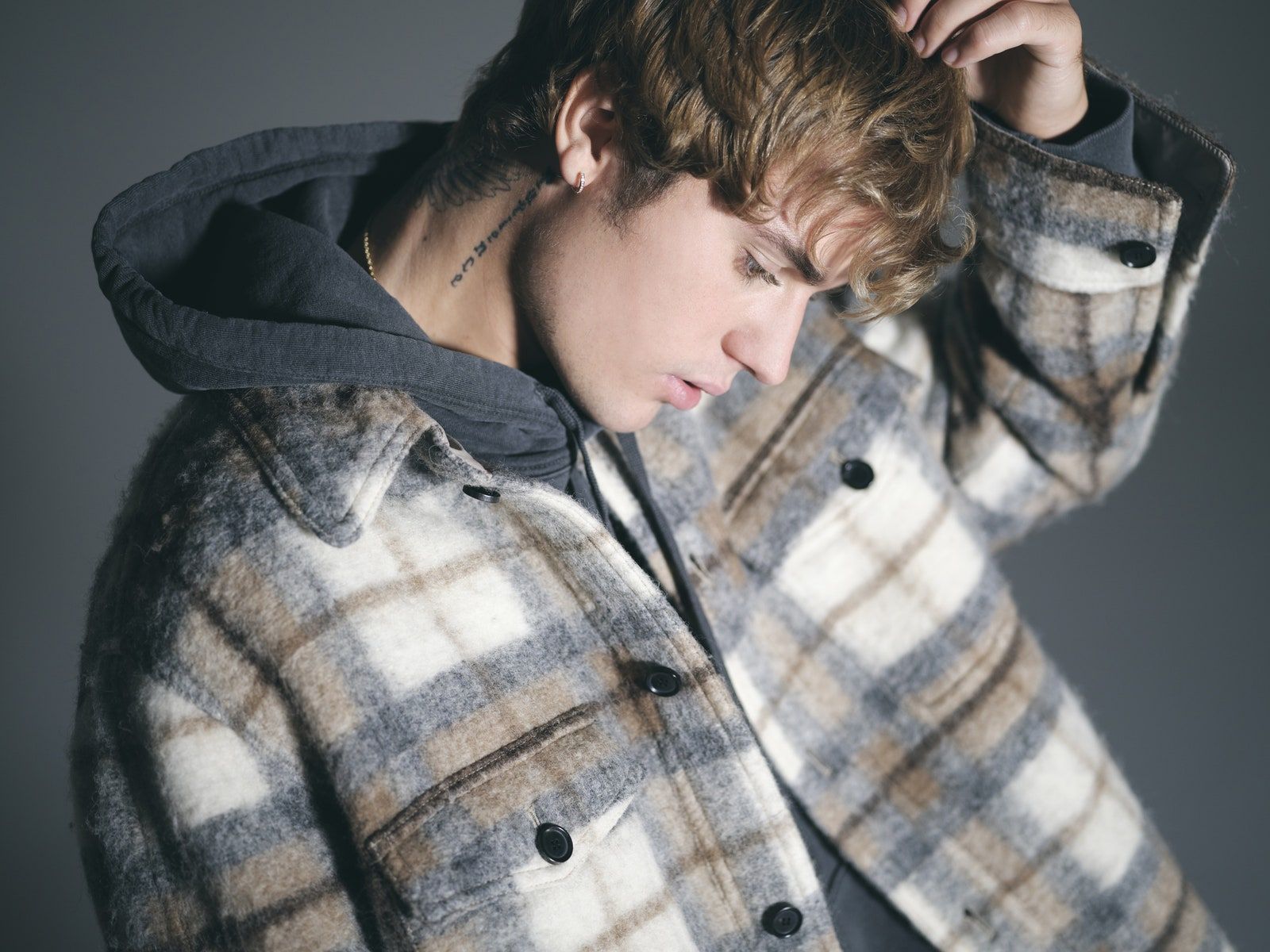 1600x1200 Justin Bieber Talks Us Through His New Album, 'Justice'