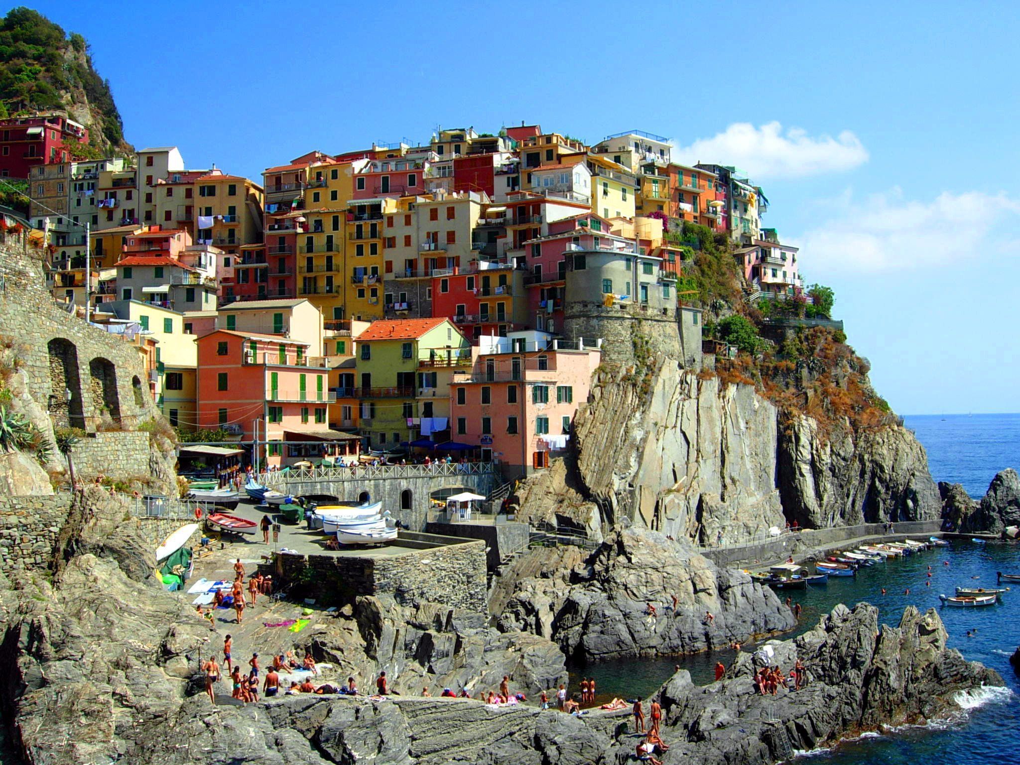2048x1536 Discover the Beauty of Italy Coast and Italian Gems