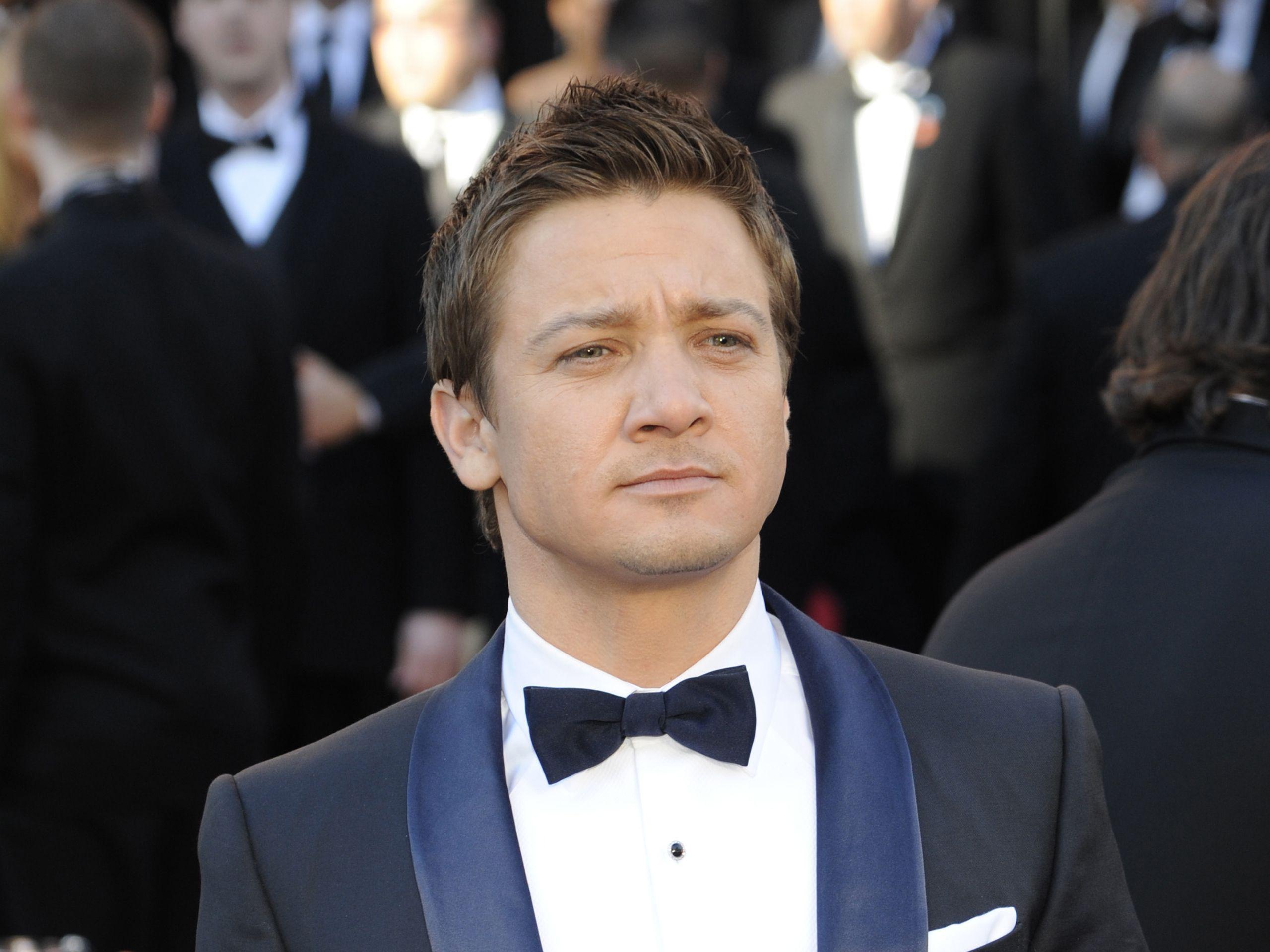 2560x1920 Jeremy Renner Wallpaper 57235 2560x1920px