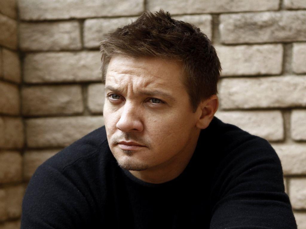 1024x768 Jeremy Renner wallpaper Renner Wallpaper 33033051