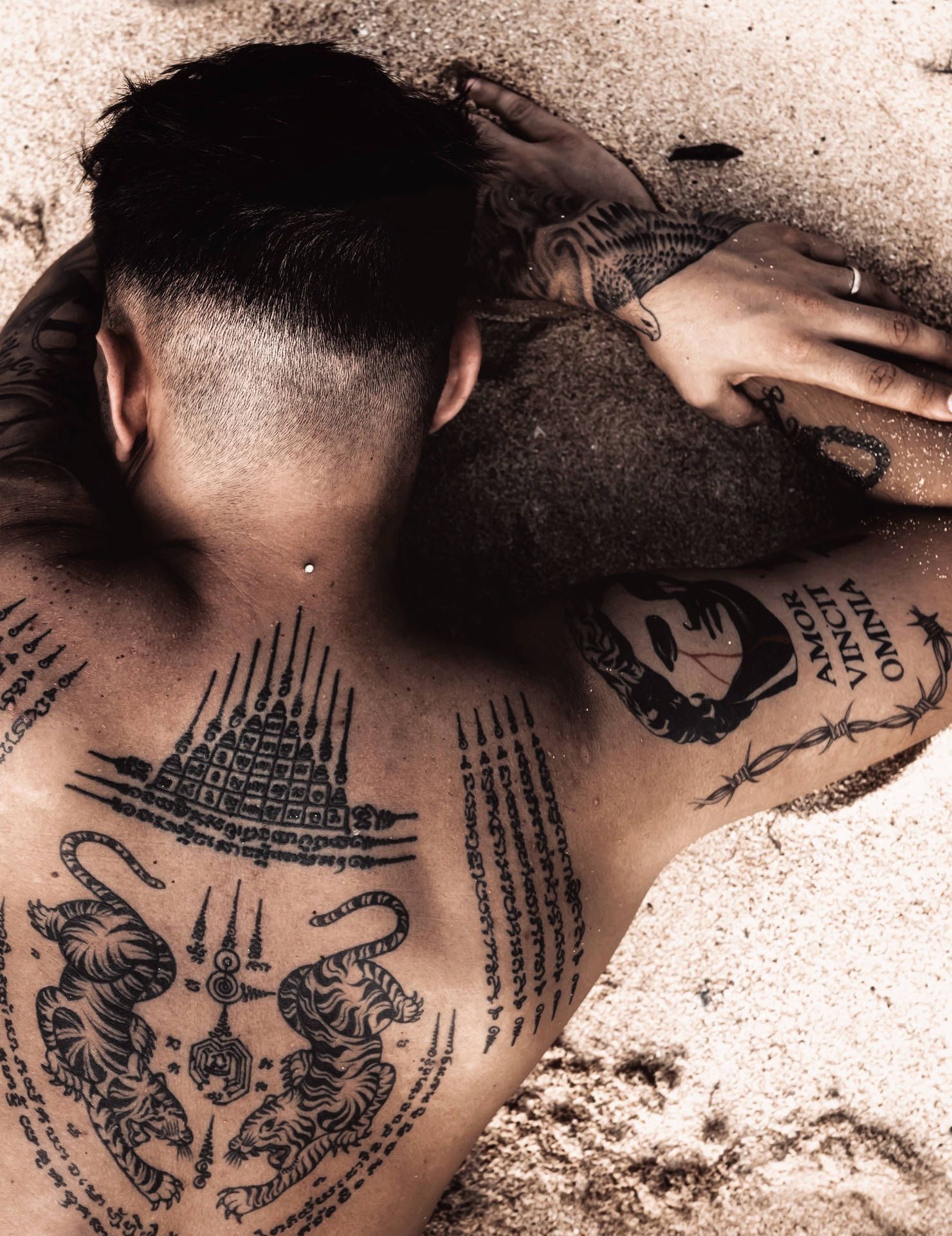 1480x1920 Download Man With HD Tattoo On Sand Wallpaper