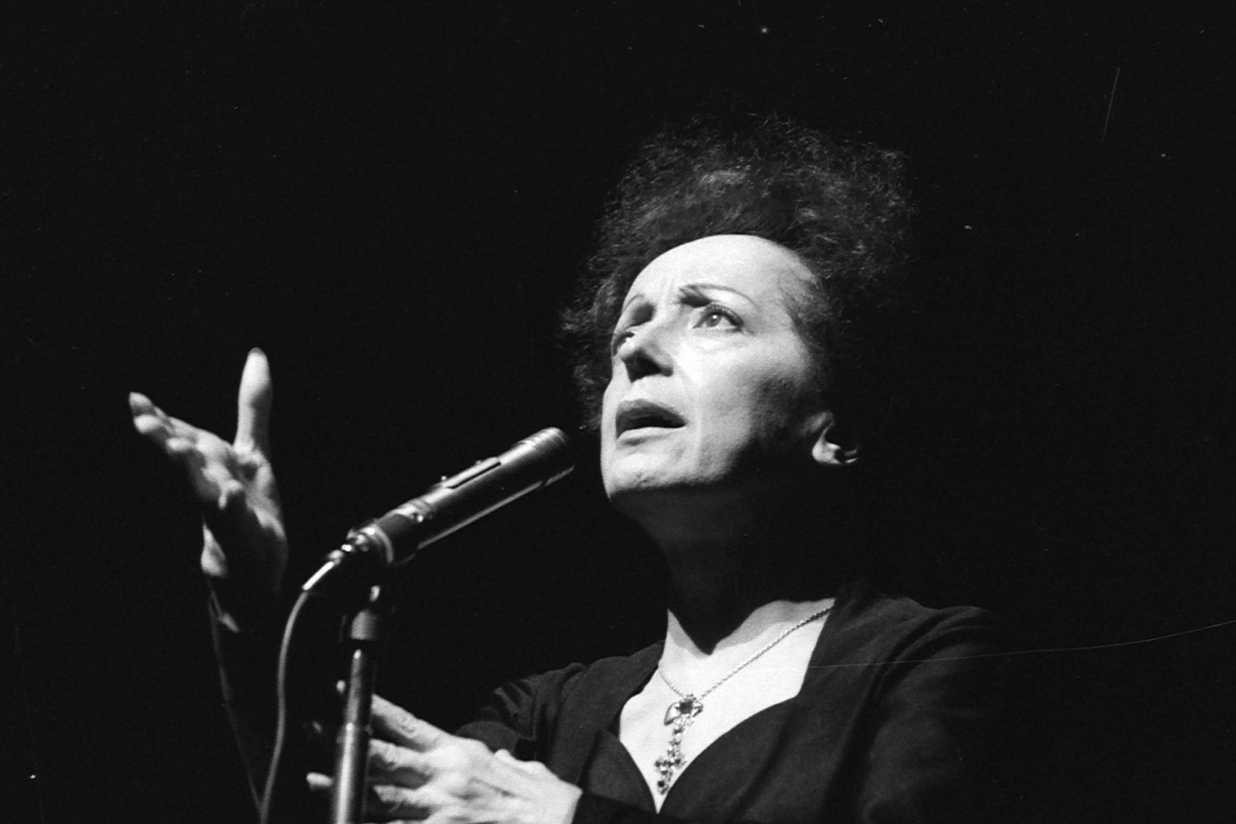 1800x1200 Édith Piaf AI Generated Biopic In The Works From Warner Music