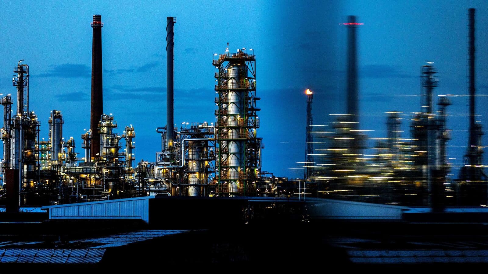 1600x900 Russia's oil industry, linchpin of economy, feels sting of Ukraine war disruptions