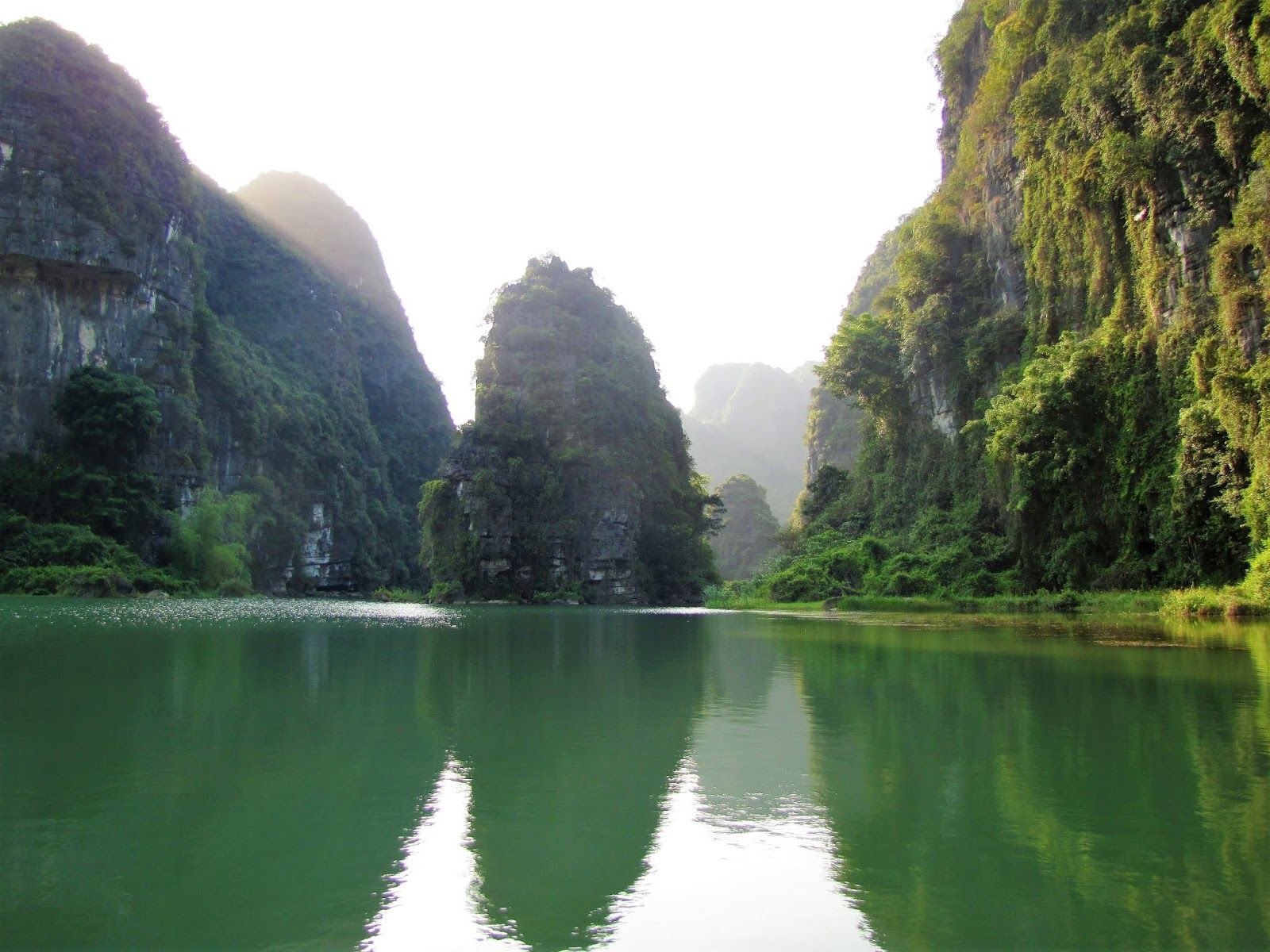 1600x1200 A World Away: Ninh Binh: The Gem of Vietnam