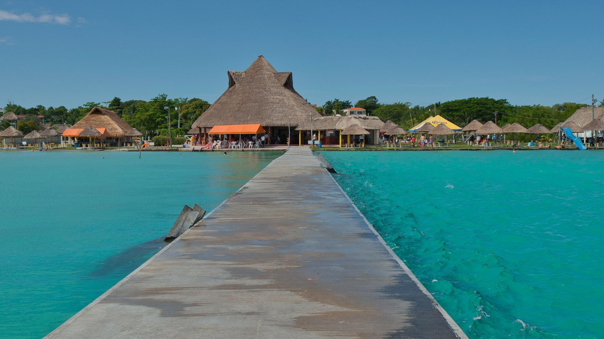 2048x1152 Lake Bacalar: Mexico's Dreamy Blue Lake