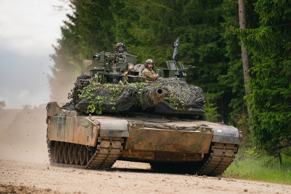 1240x827 Ukraine gets Abrams tanks and Leopard 2