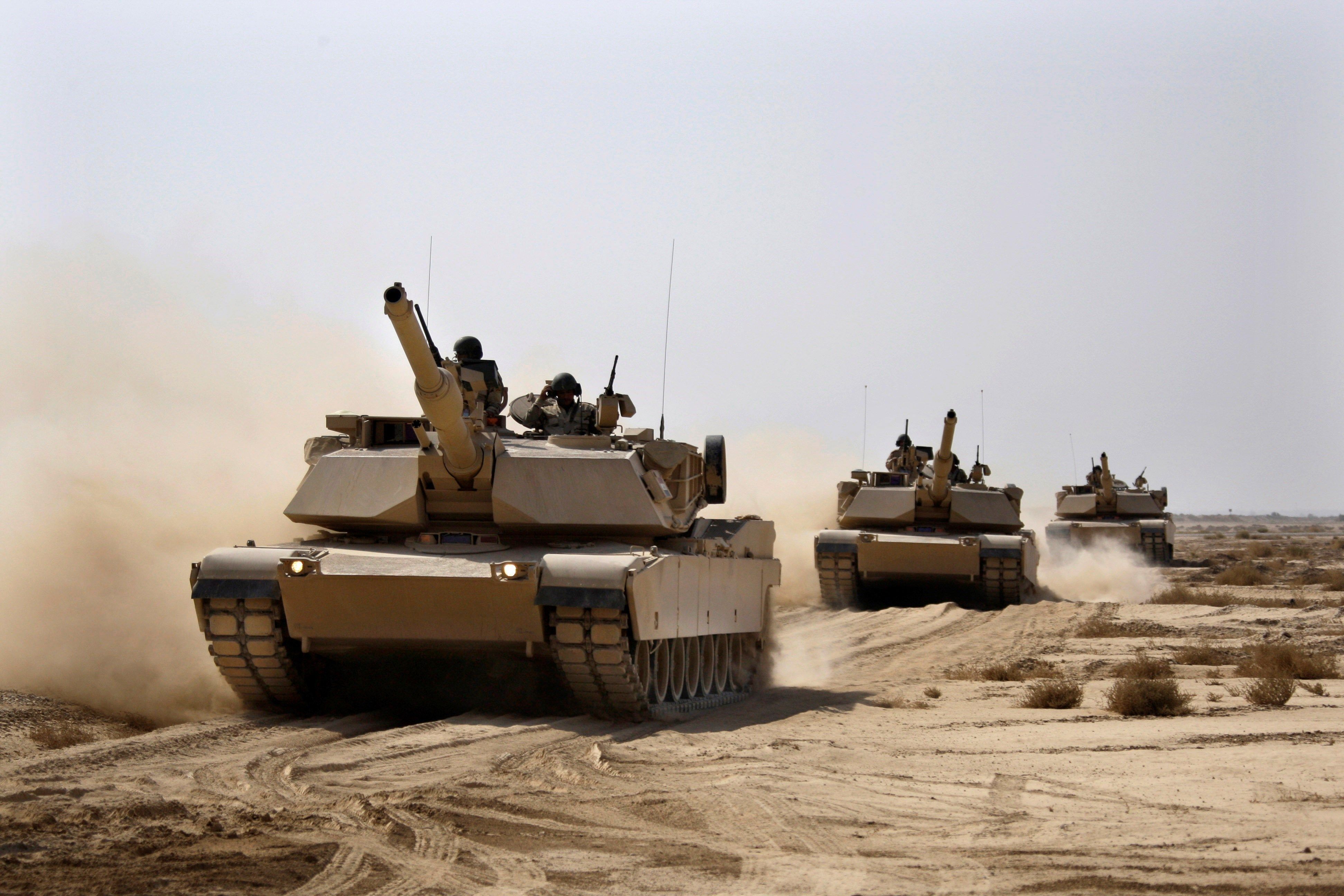 3888x2592 M1A1 Abrams tanks