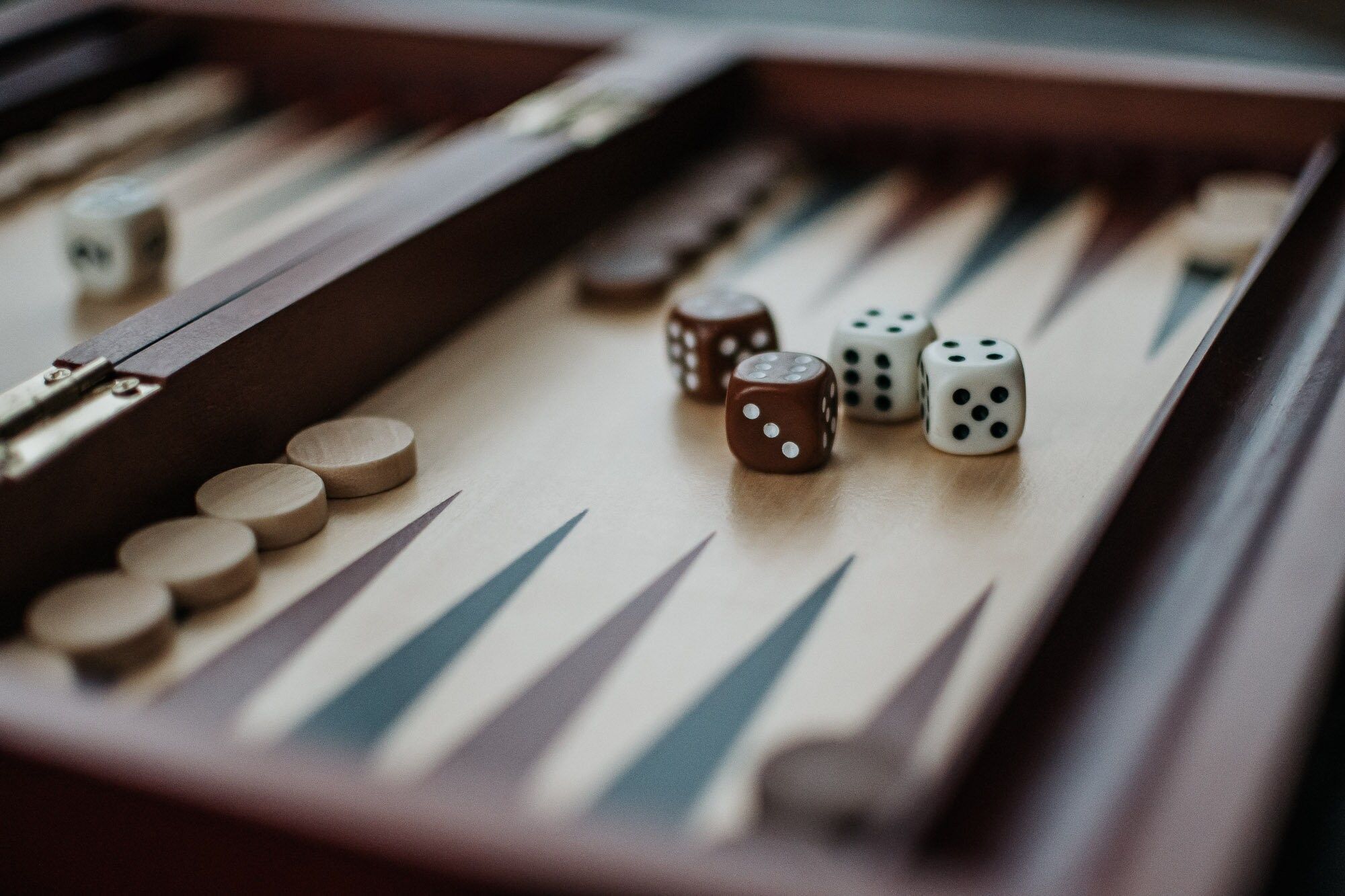 2000x1333 Portable mahogany backgammon