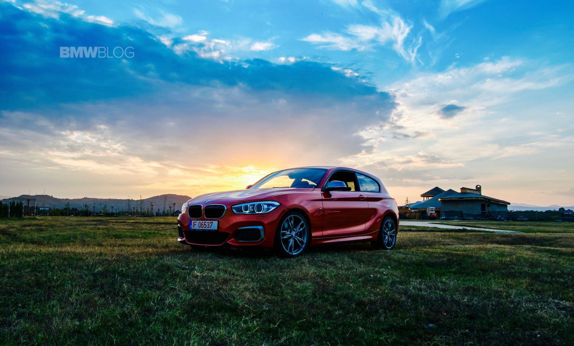 1900x1146 Video: What Car Reviews the 2017 BMW M140i
