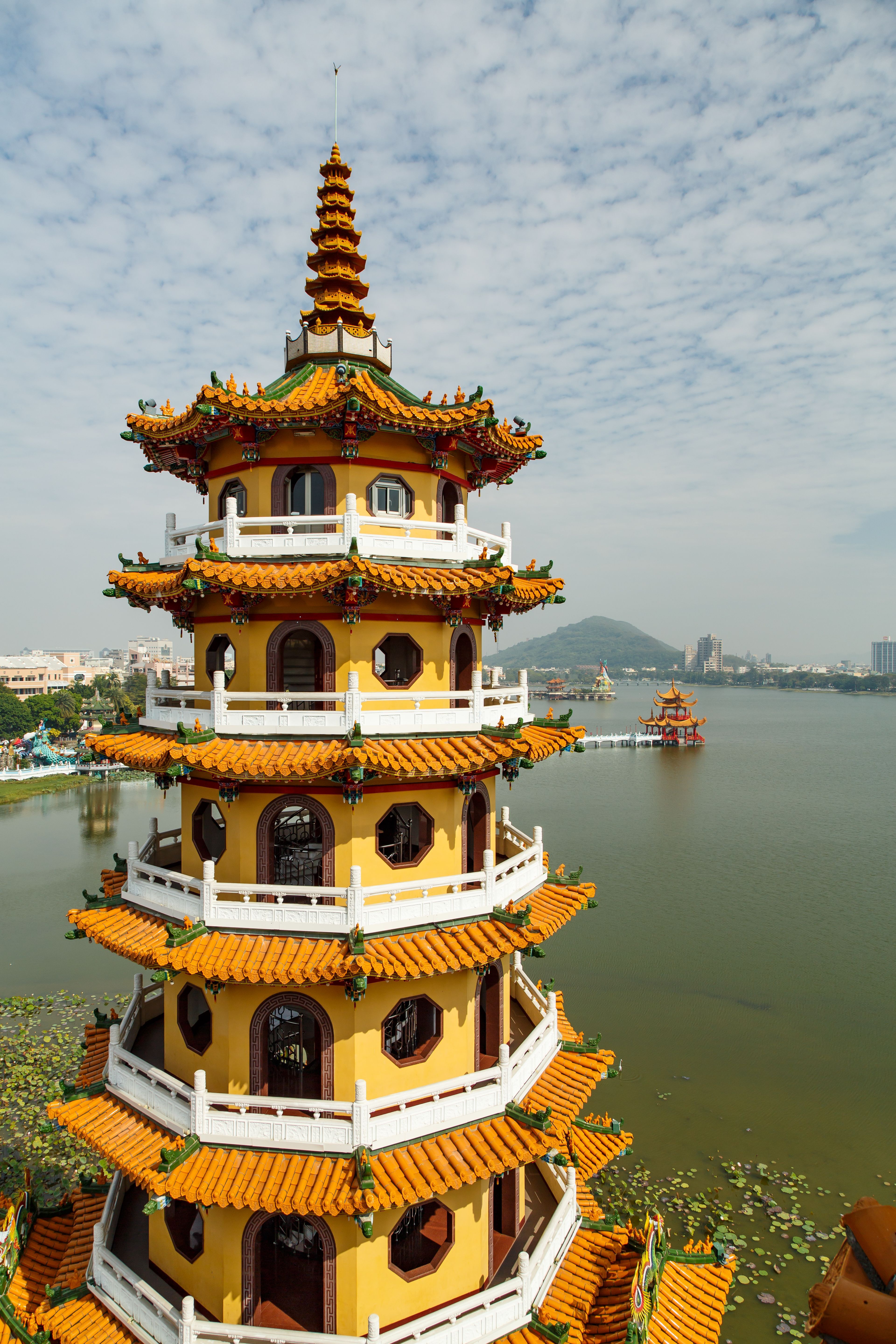 3840x5760 Kaohsiung Taiwan Dragon And Tiger