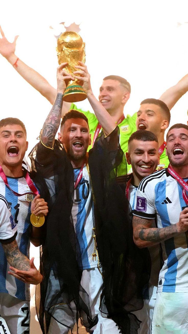736x1308 Messi Holding World Cup Wallpaper