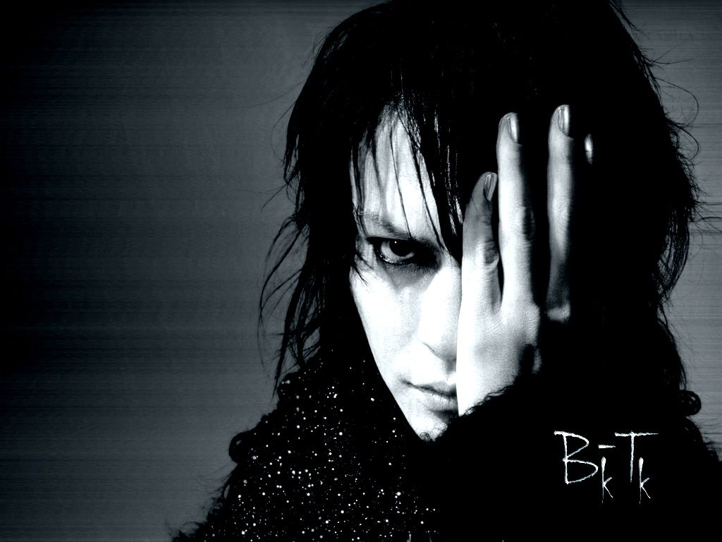 1024x768 Sakurai Atsushi Tick Wallpaper