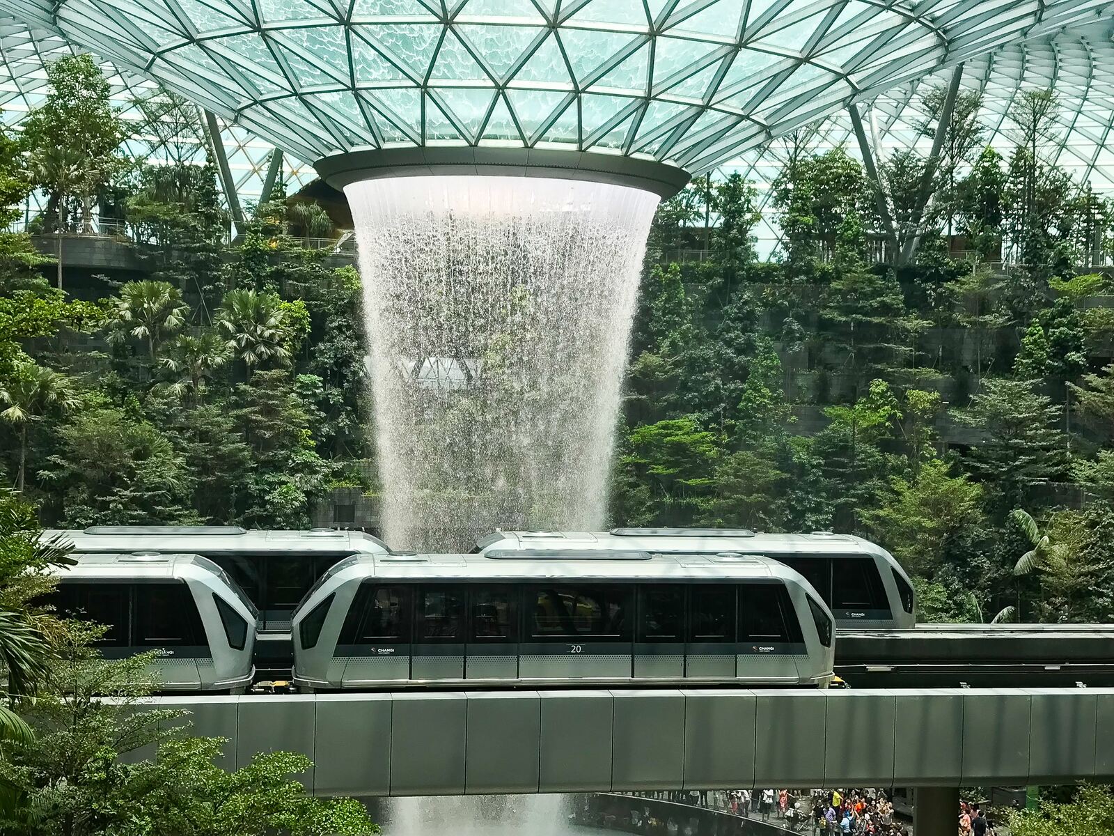 1600x1200 Image of Rain Vortex, Changi Airport