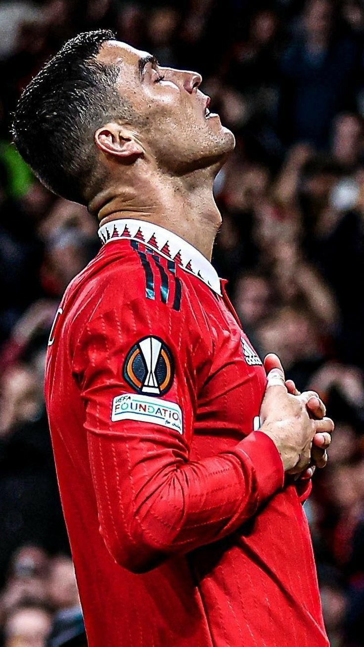 736x1309 Cristiano Ronaldo Manchester United Wallpaper HD