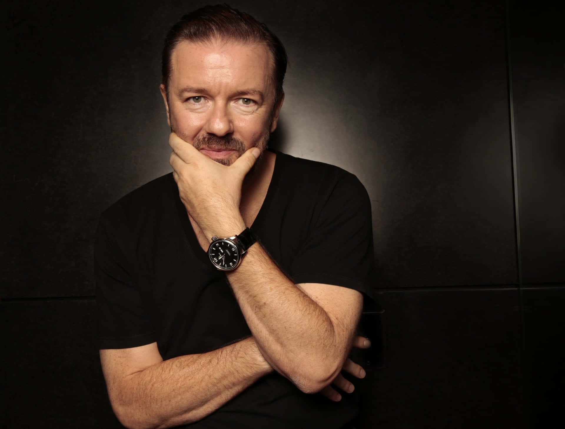 1920x1460 Download Ricky Gervais, Two Time Golden Globe And Emmy Award Winning Comedian Wallpaper