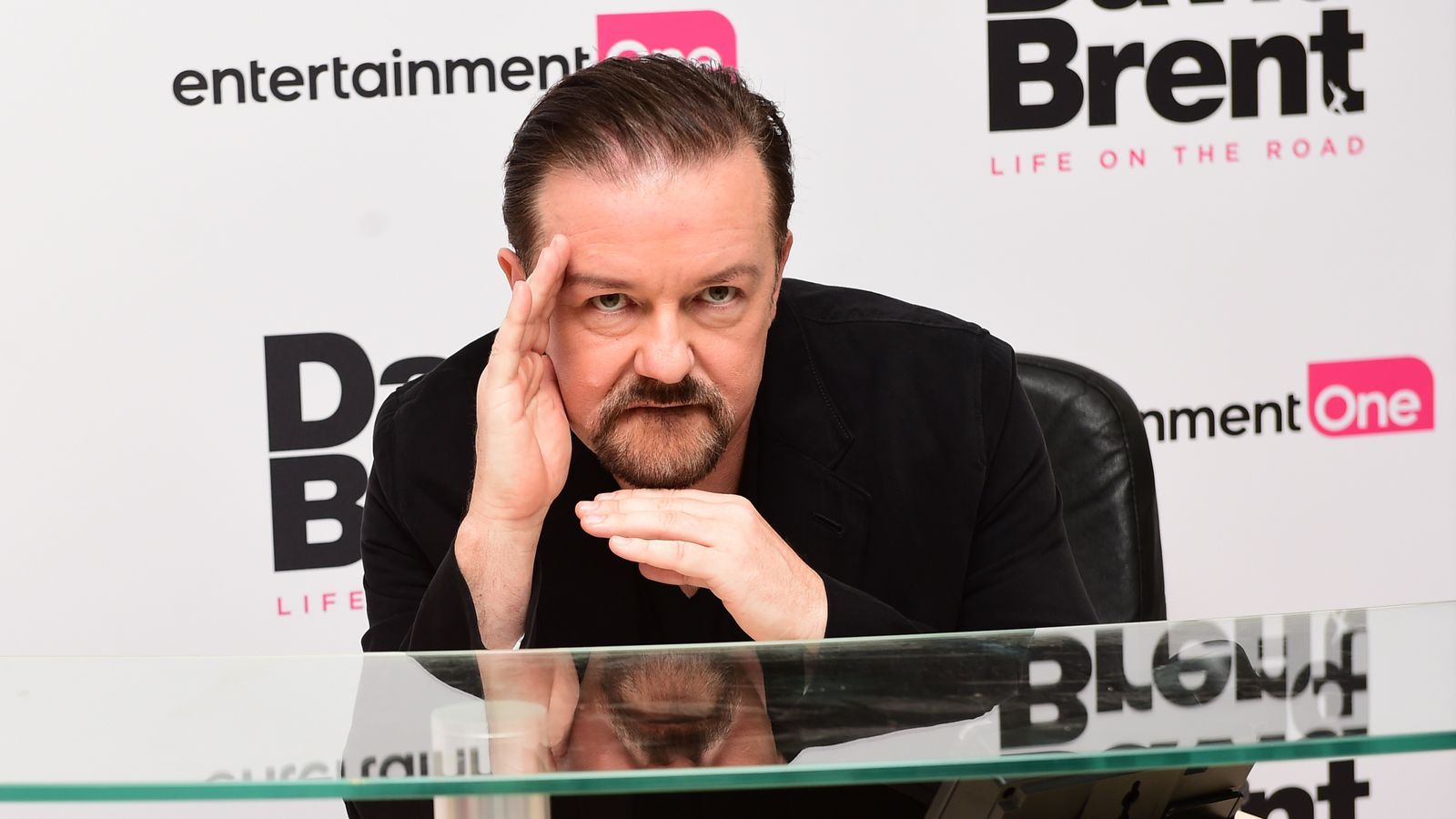 Ricky Gervais Wallpapers - Top Free Ricky Gervais Backgrounds