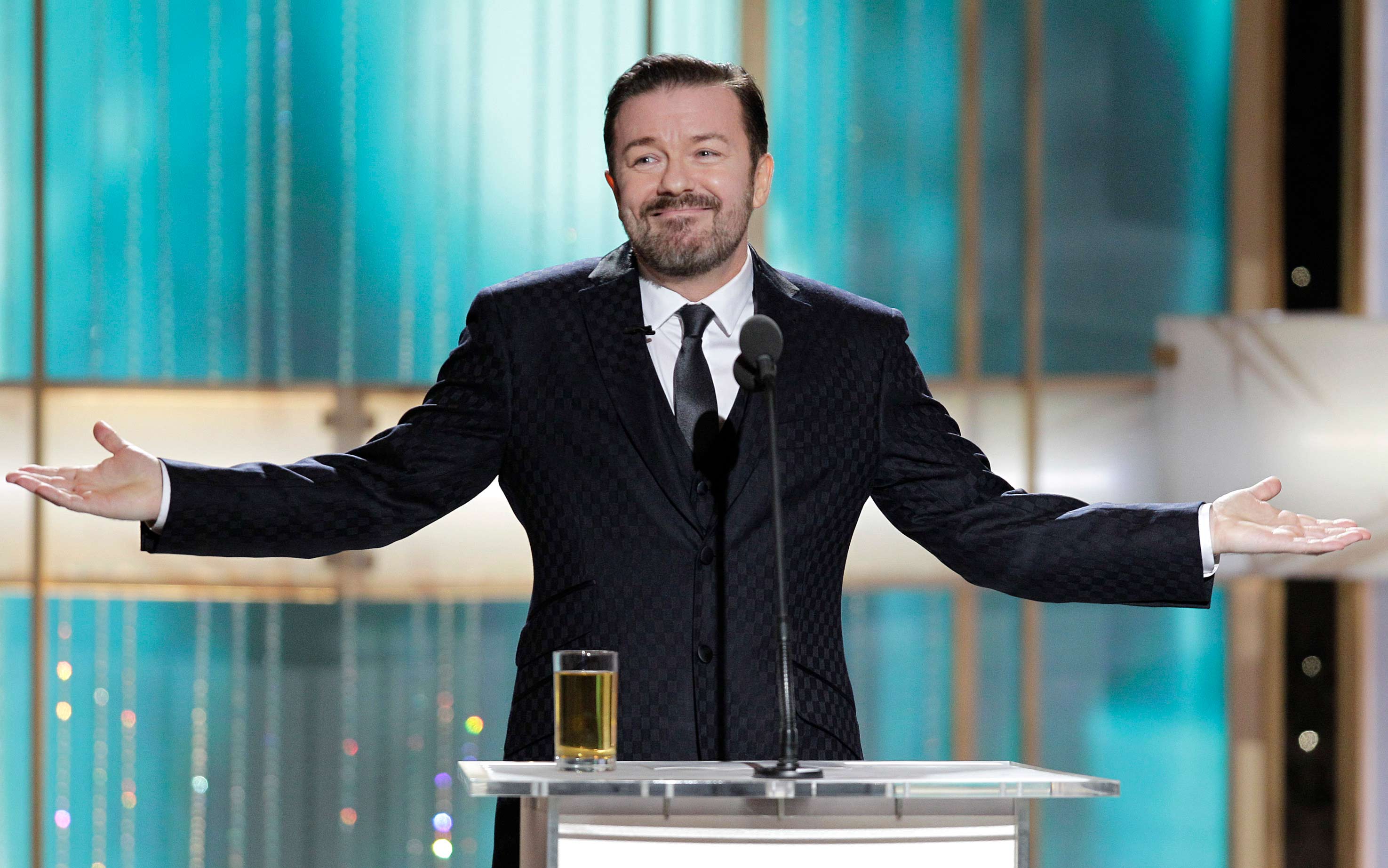 2950x1844 Ricky Gervais' Most Shocking Golden Globe Moments - A Look Back