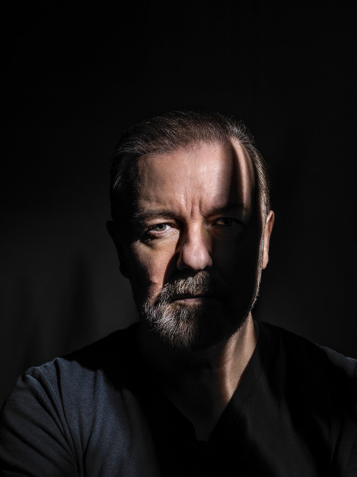 1199x1600 Ricky Gervais by PEROU for DEK Magazine