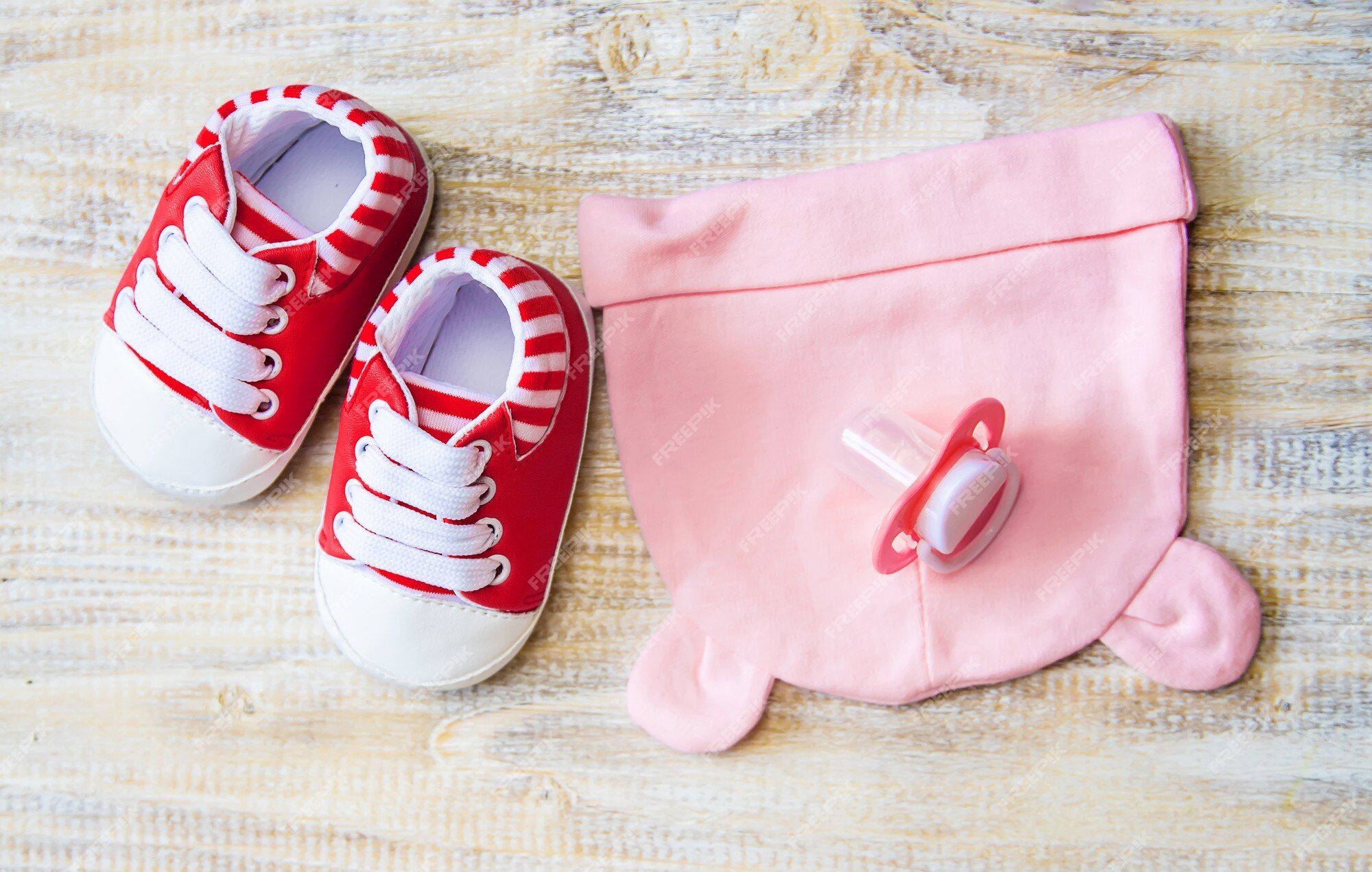 2000x1271 Premium Photo. Baby clothes and accessories on a light background
