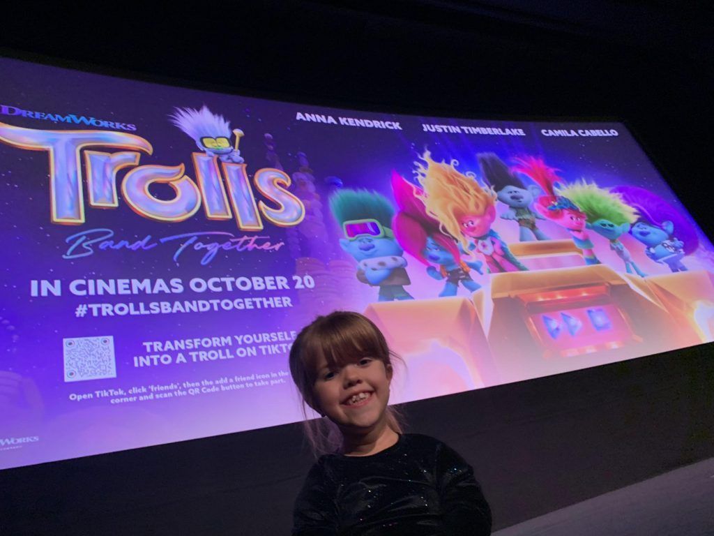 1024x768 DreamWorks Trolls Band Together
