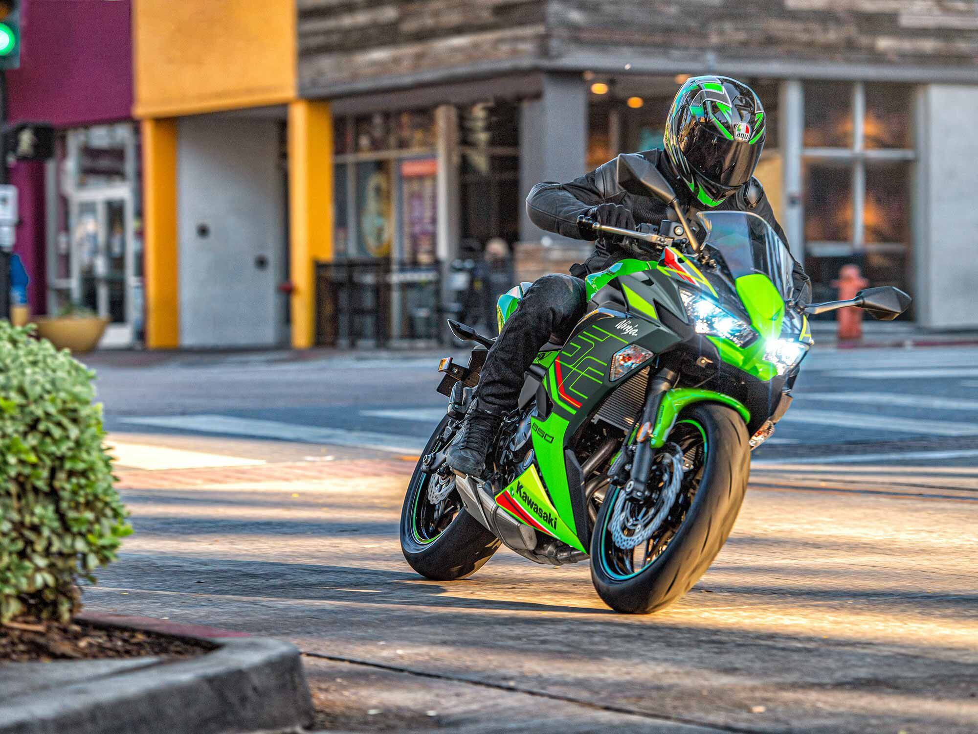 2000x1500 Kawasaki Ninja 650 First Look Preview