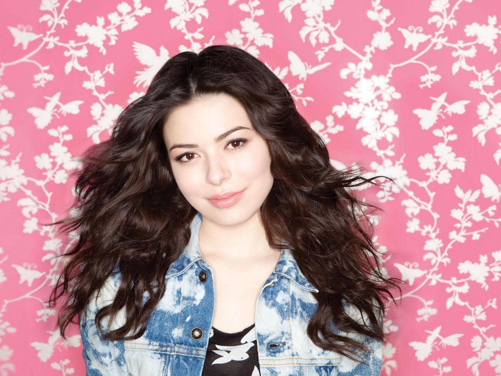 1600x1200 Miranda Cosgrove Wallpaper 17 X 1200