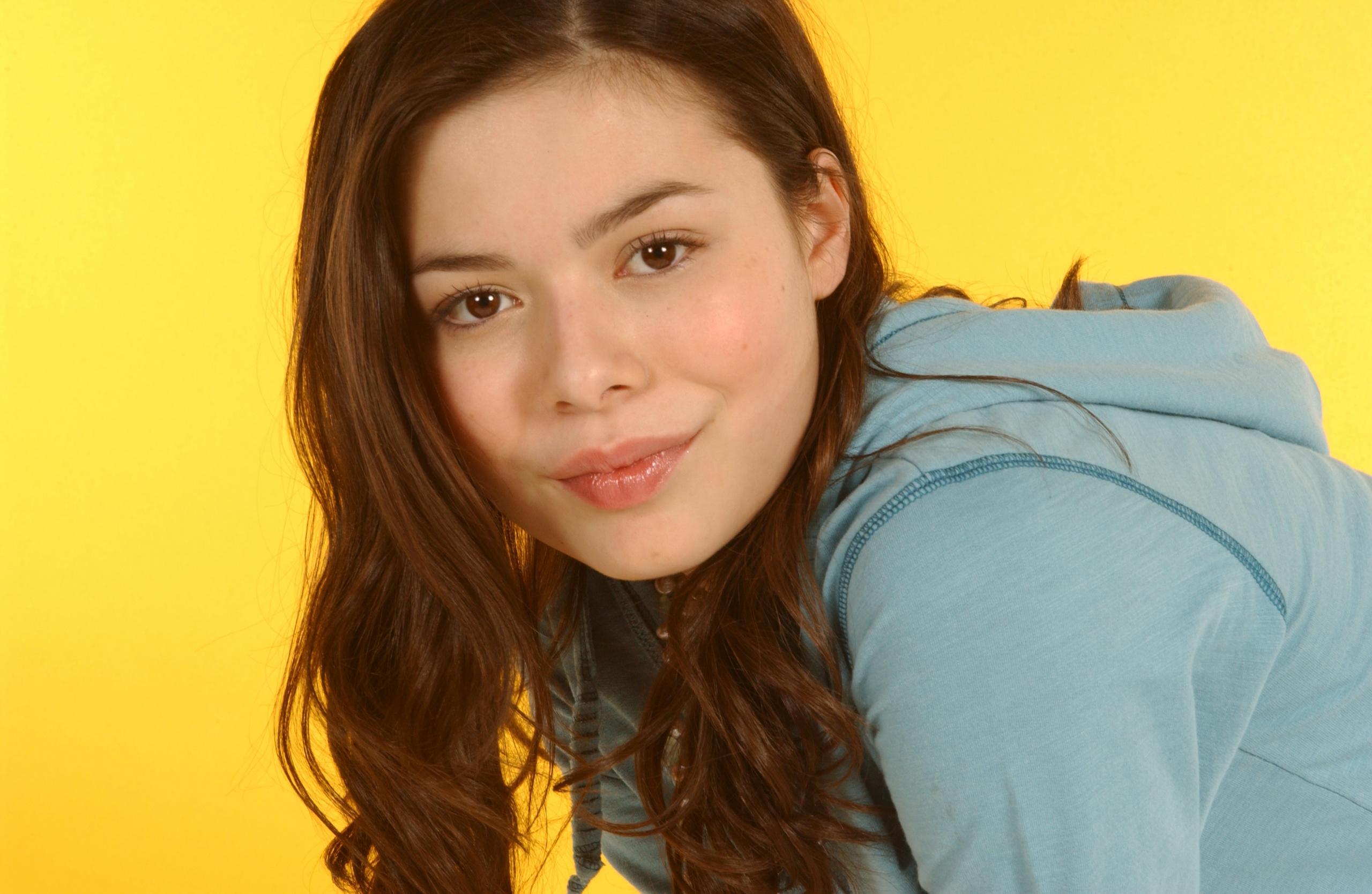 2560x1668 2560x1668 miranda cosgrove wallpaper for computer