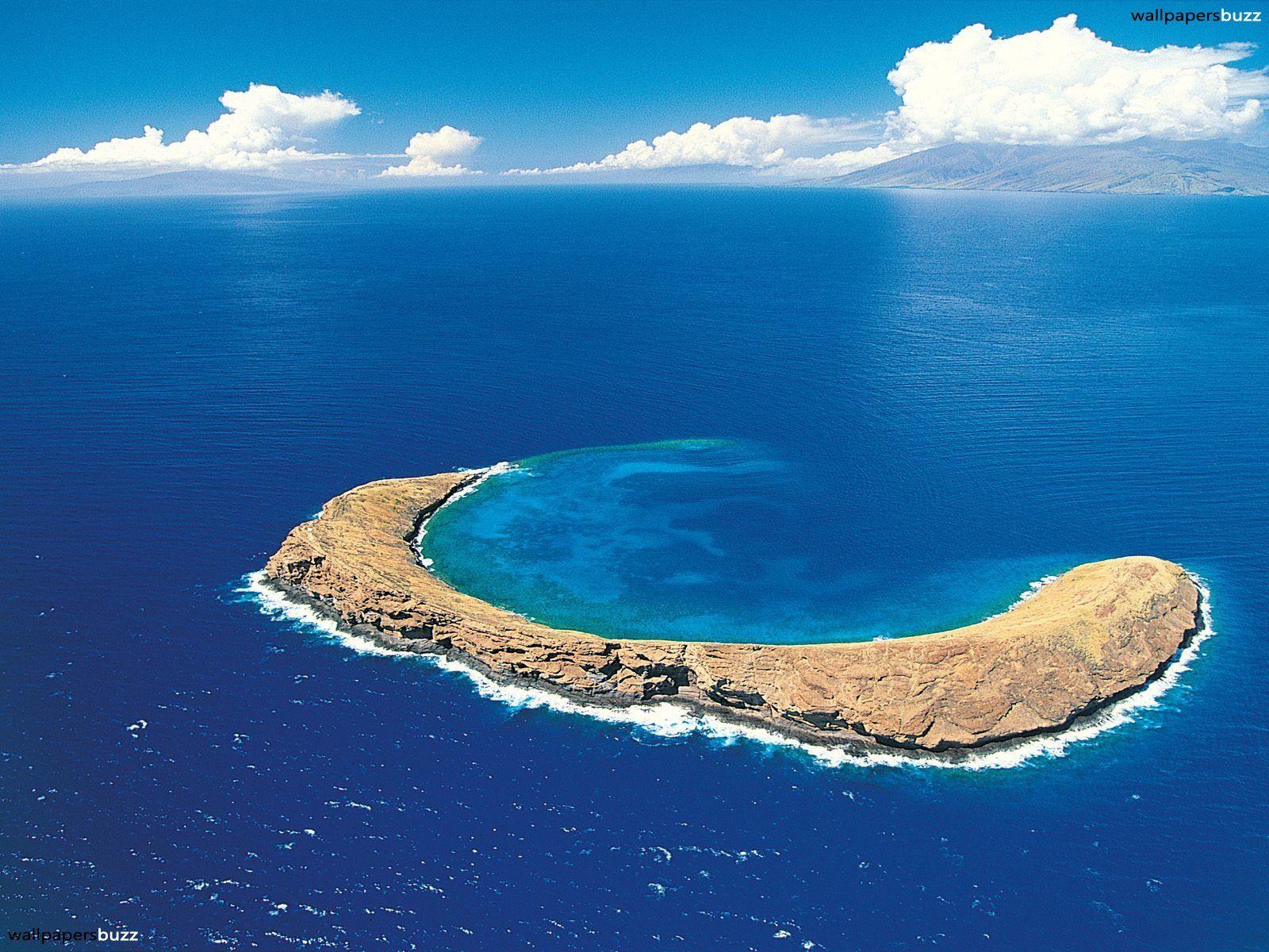 1600x1200 Molokini Crater Maui Hawaiian Islands HD Wallpaper