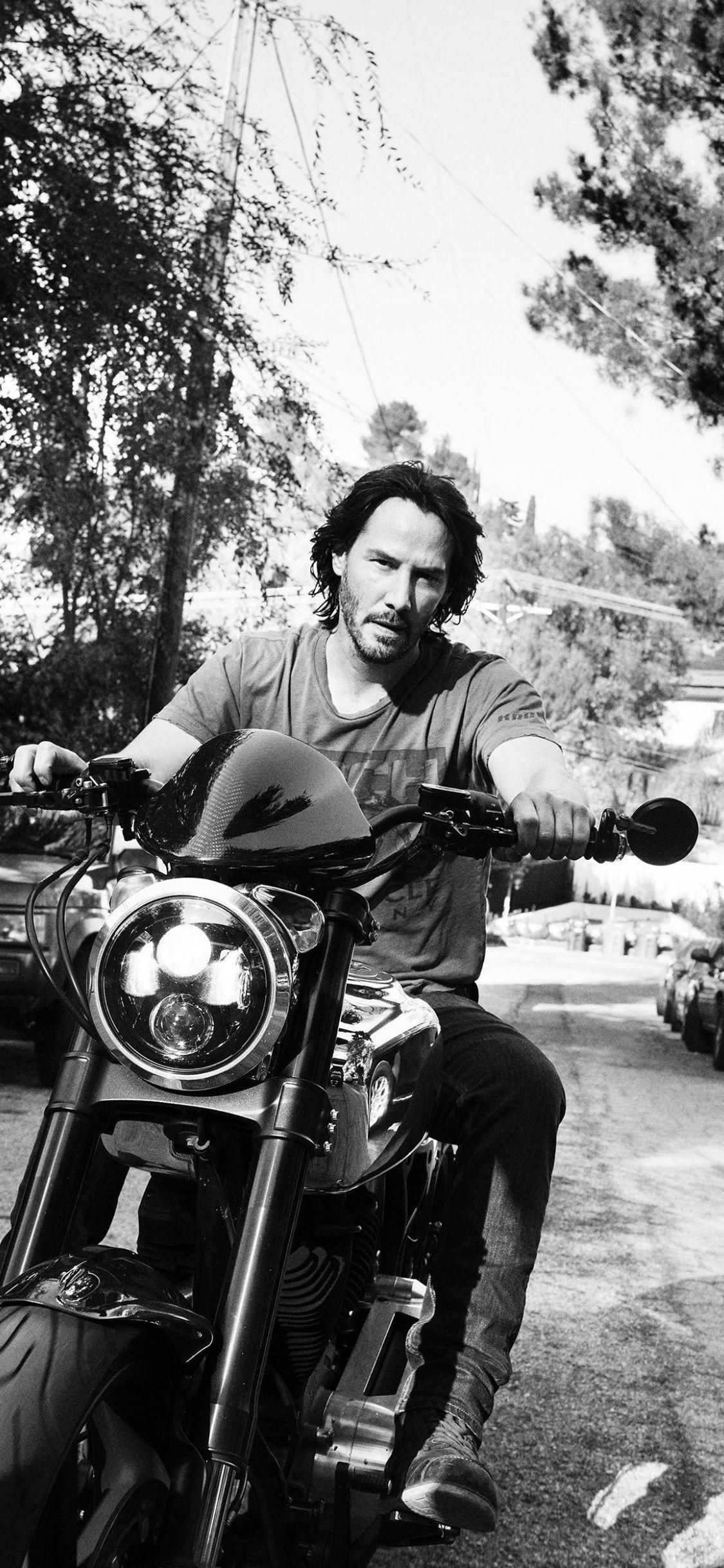 1125x2436 Keanu Reeves Bike Wallpaper