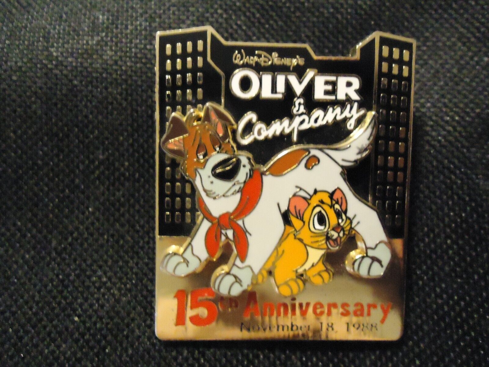 1600x1200 DISNEY WDW OLIVER AND COMPANY 15TH ANNIVERSARY DODGER & OLIVER PIN LE 2500