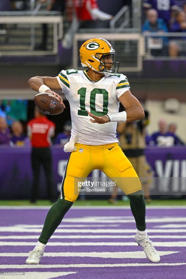 736x1104 Green Bay Packers quarterback Jordan