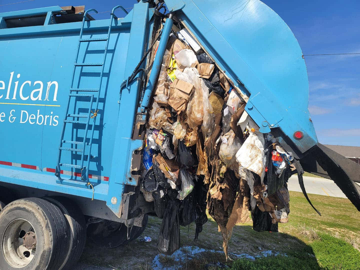 1440x1080 Garbage Truck Picture