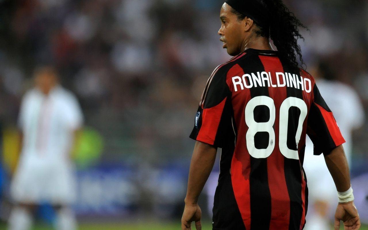 Ronaldinho Wallpapers - Top Free Ronaldinho Backgrounds - WallpaperAccess
