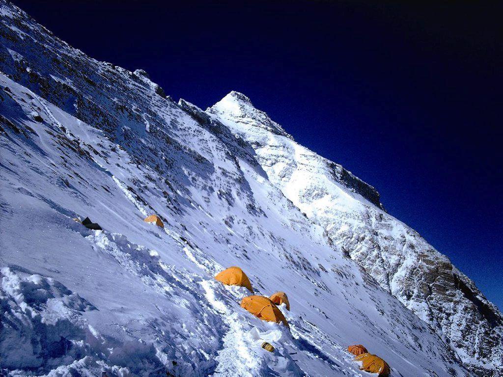 1024x768 Mount Everest Wallpaper
