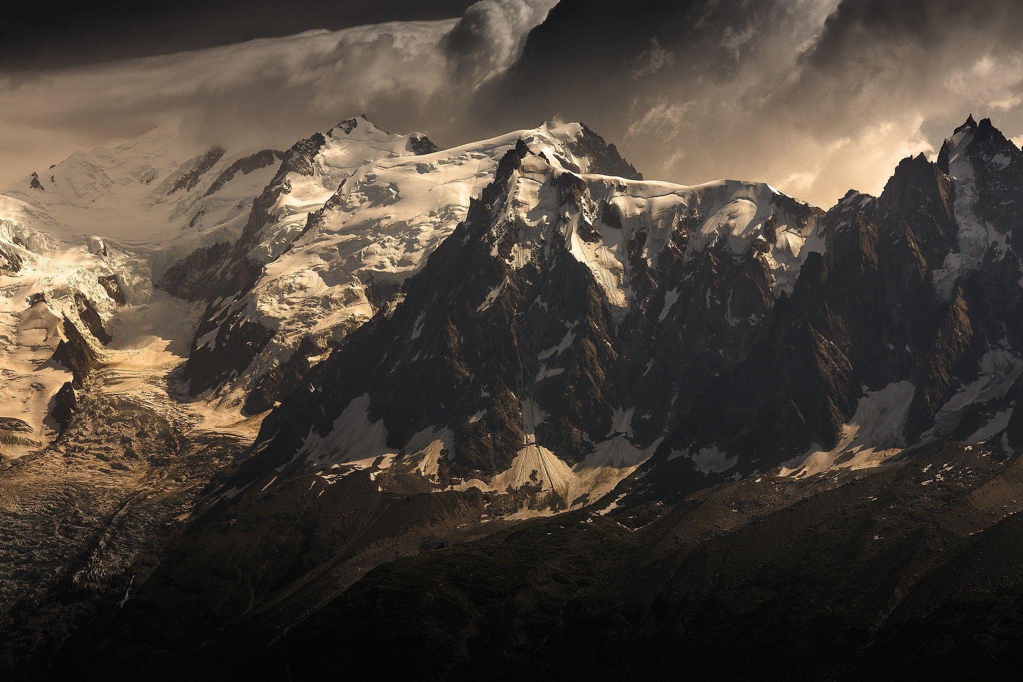 4 everest. Эверест пейзаж. Эверест одинокая гора. Эверест 1920x1080.