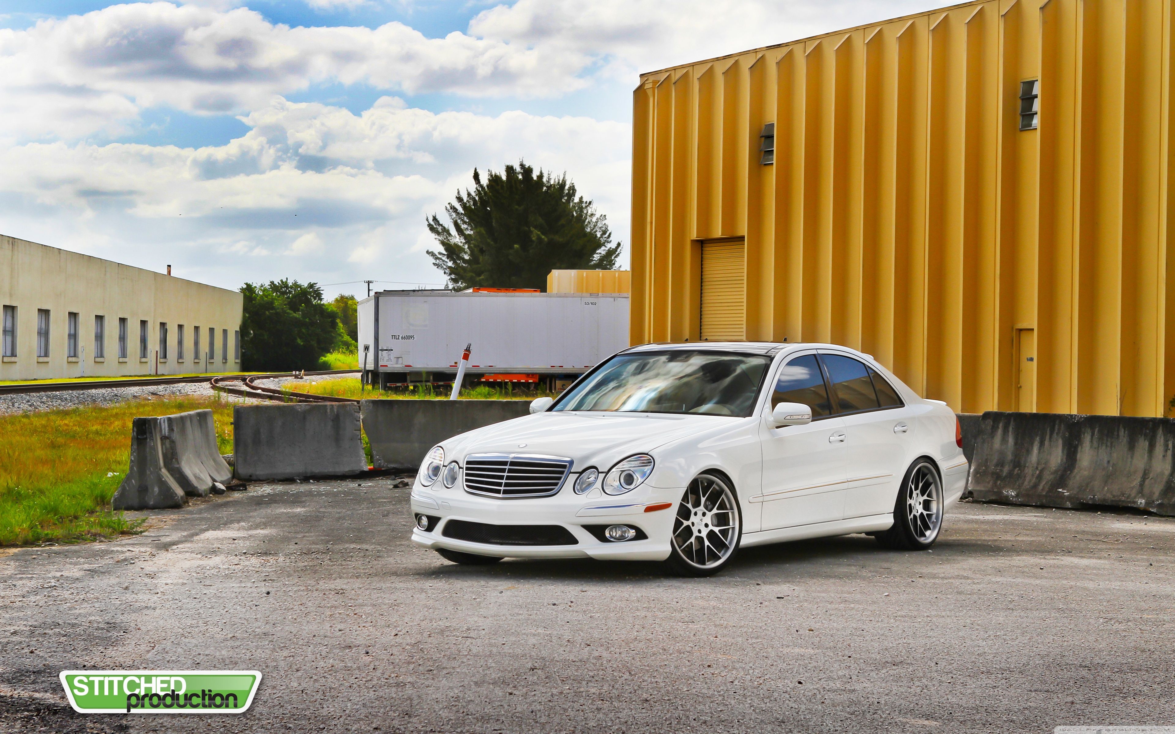 3840x2400 Mercedes Benz E350 I Stitched