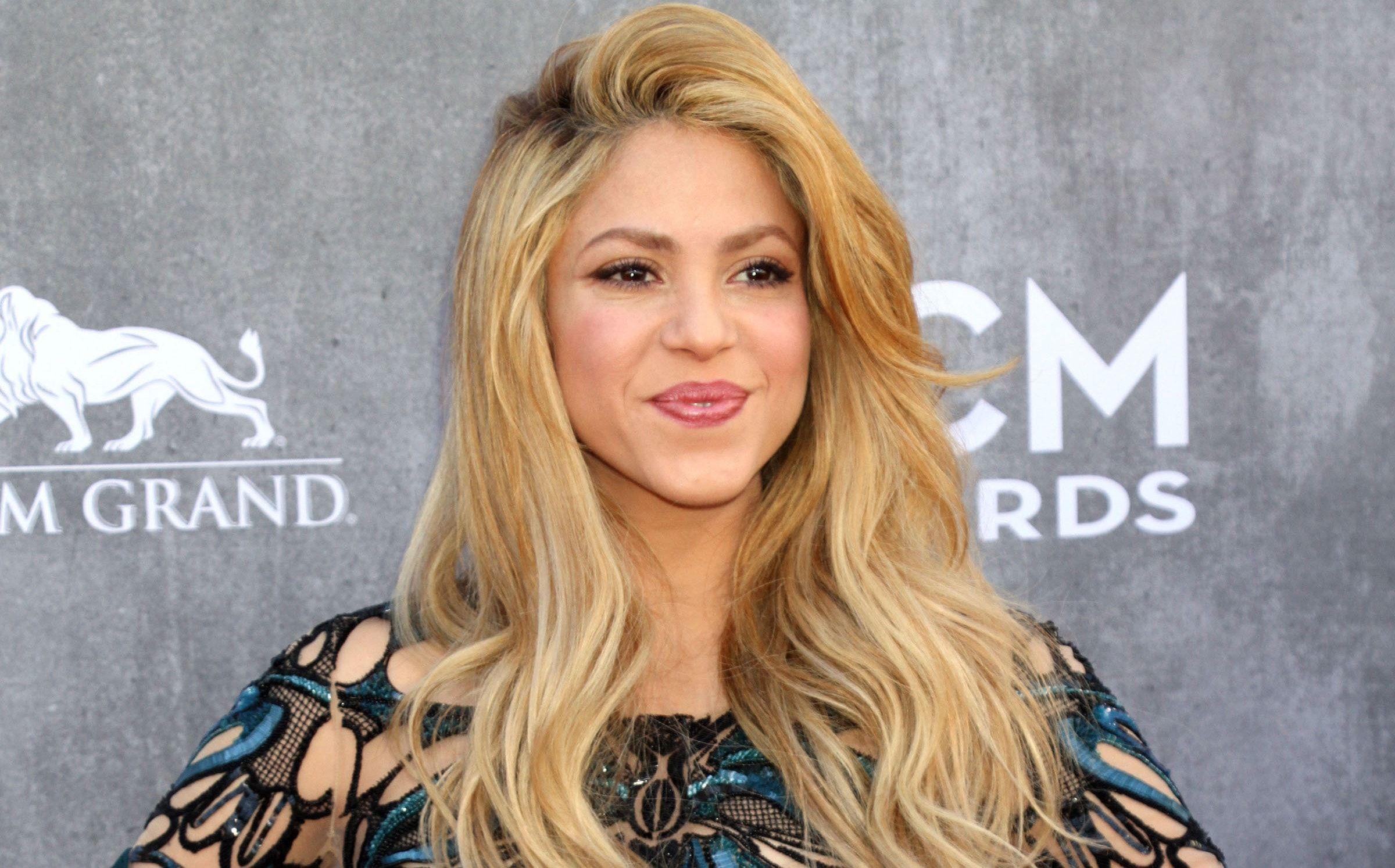 Shakira Singer Wallpaper Lets Rock