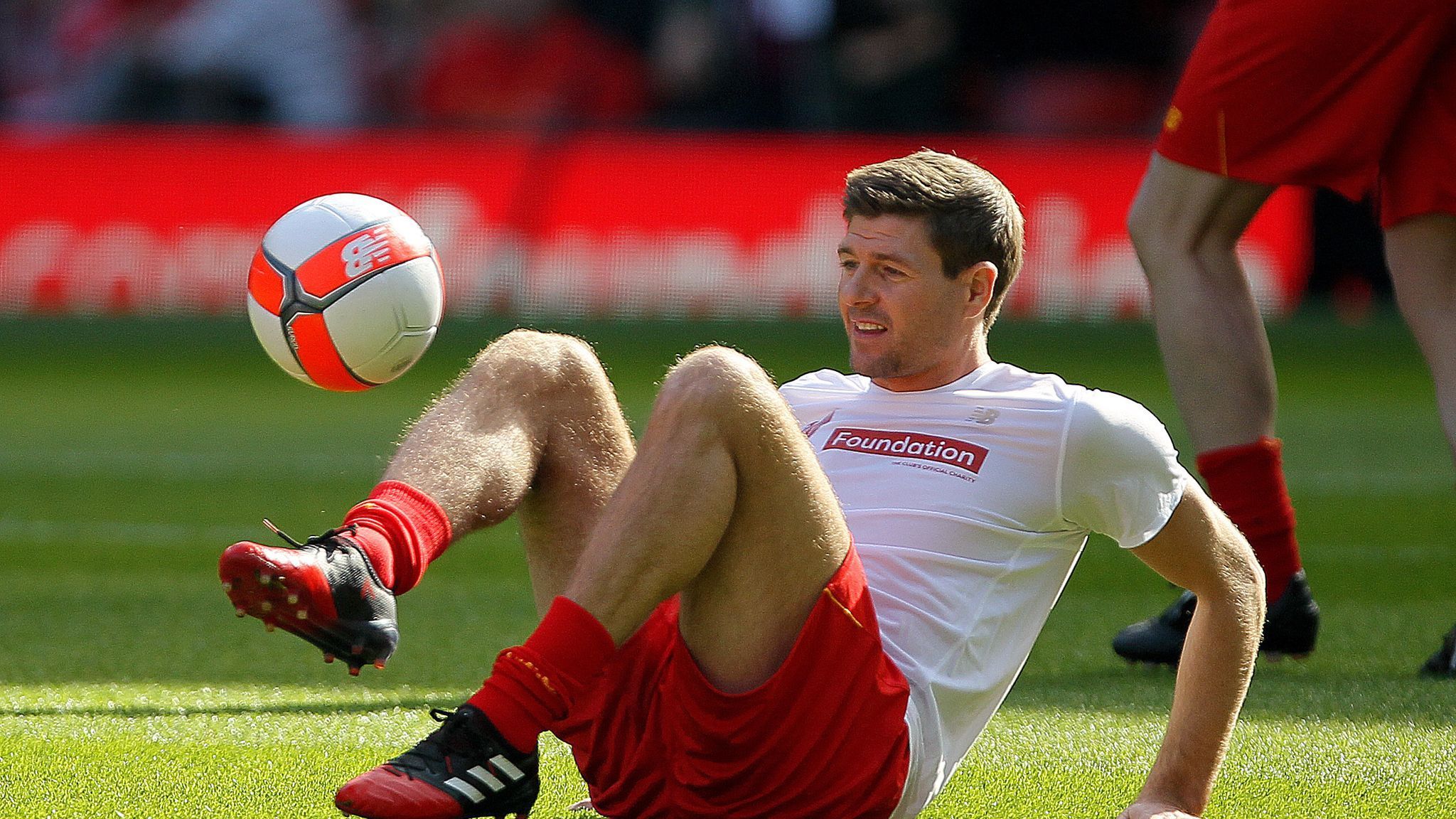 2048x1152 Luis Figo: I wanted Steven Gerrard to