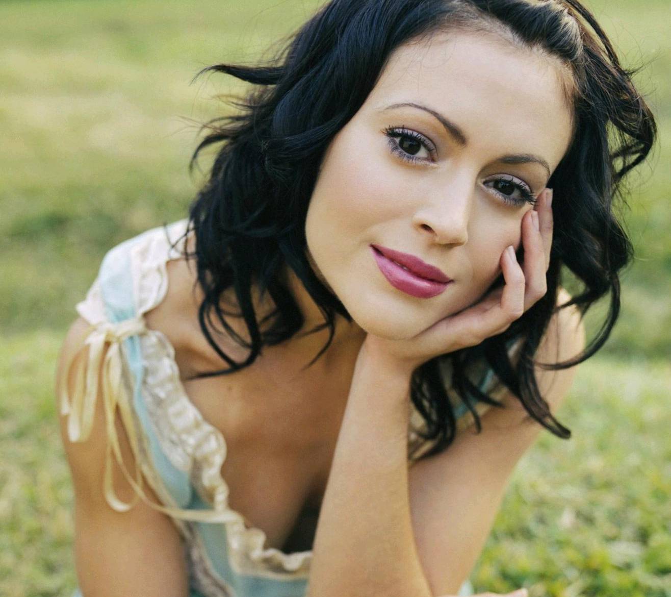 1316x1170 Alyssa Milano Wallpaper