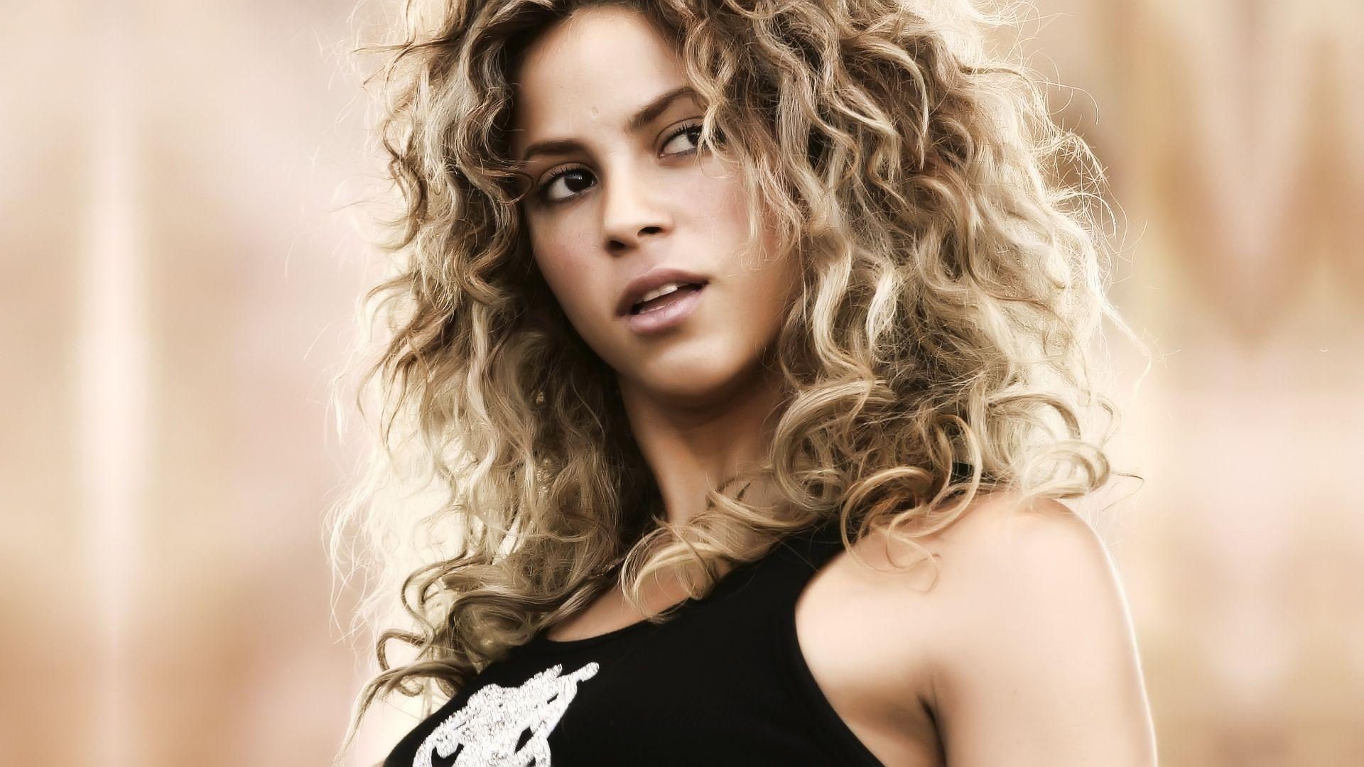 Shakira Wallpapers Top Free Shakira Backgrounds Wallpaperaccess