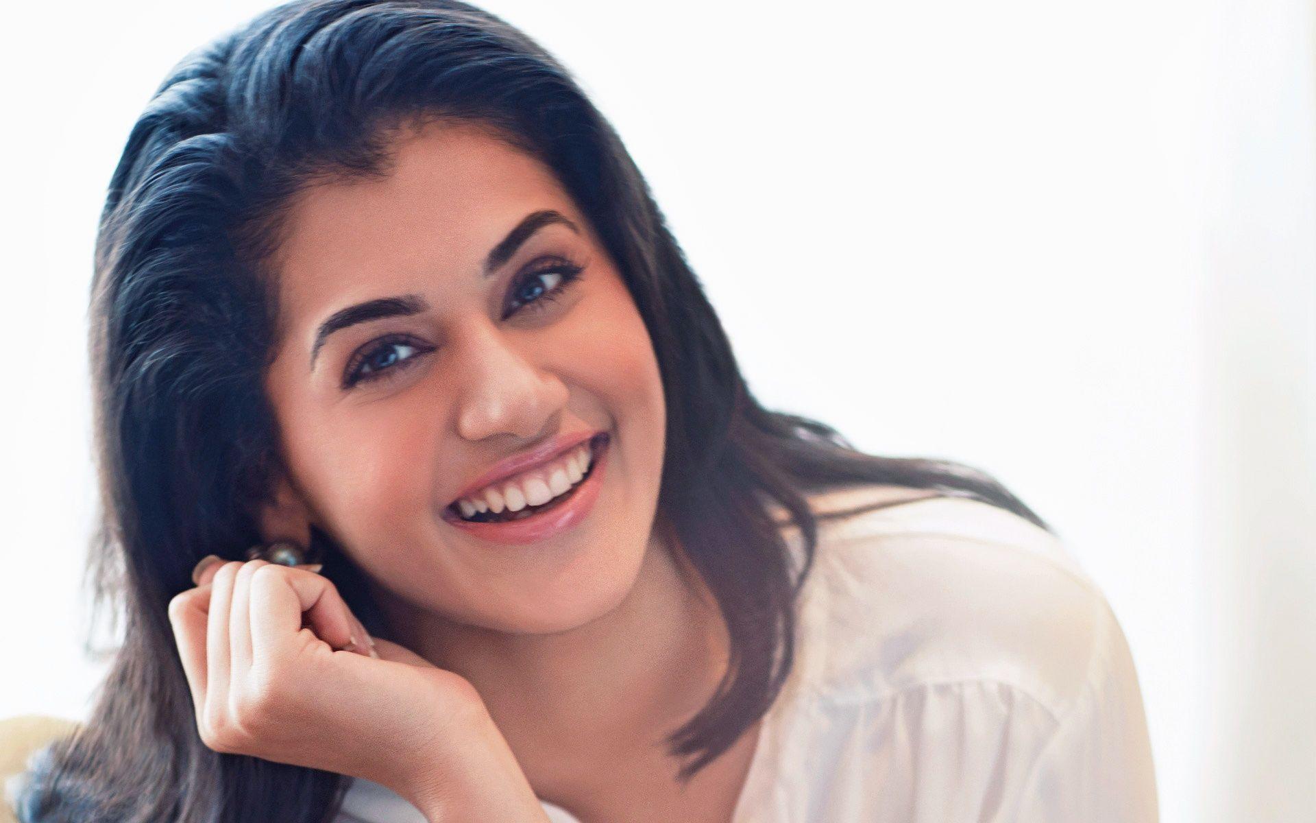 1920x1200 Taapsee Pannu Wallpaper