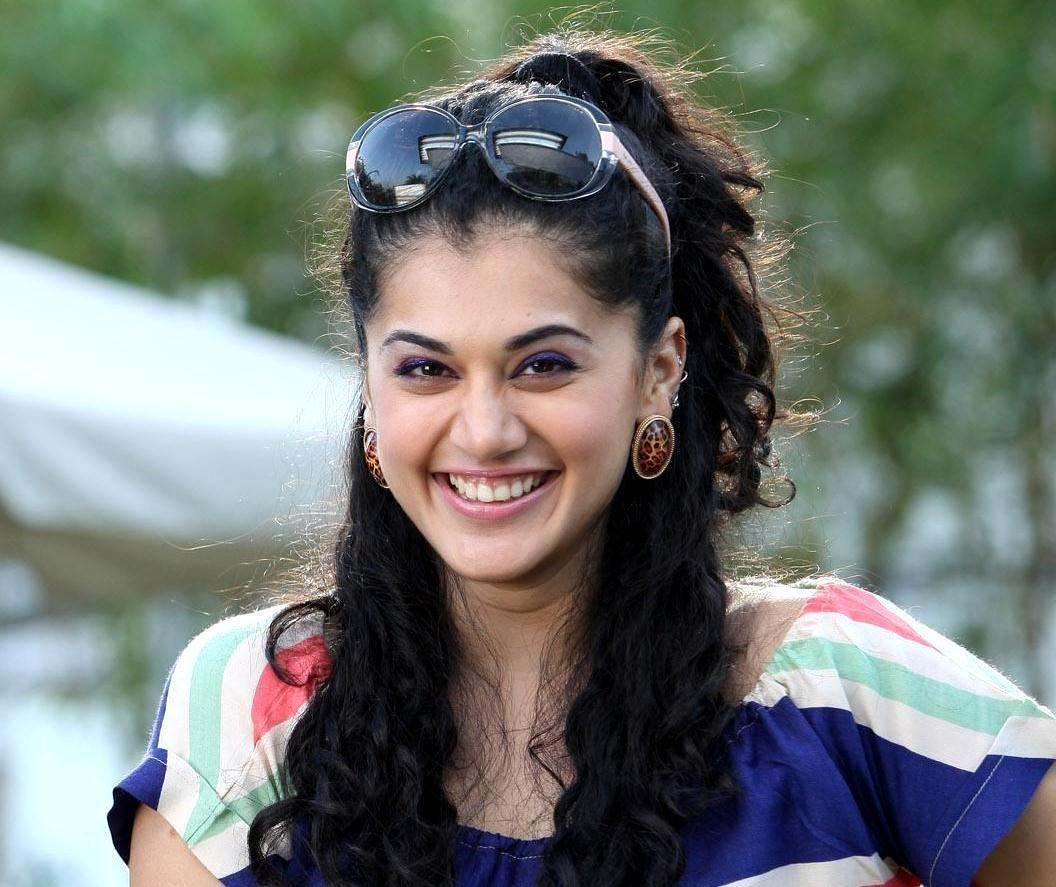 1056x887 taapsee pannu cute smile HD wallpaper. Smile in 2019