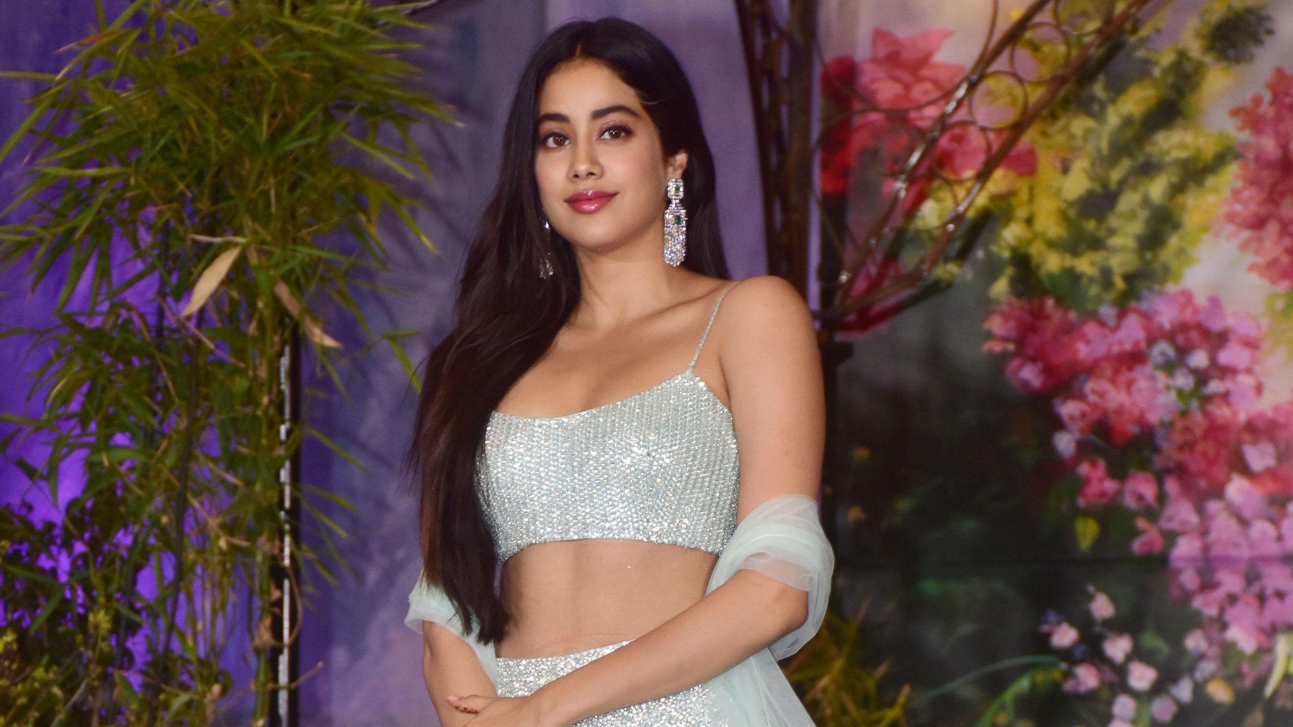 2560x1440 Janhvi Kapoor Wallpaper